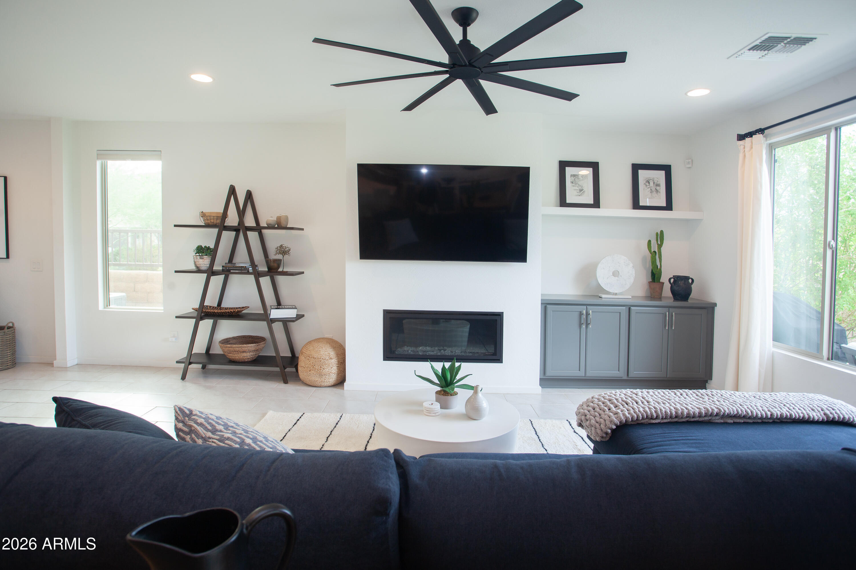 3110 E LOUISE Drive