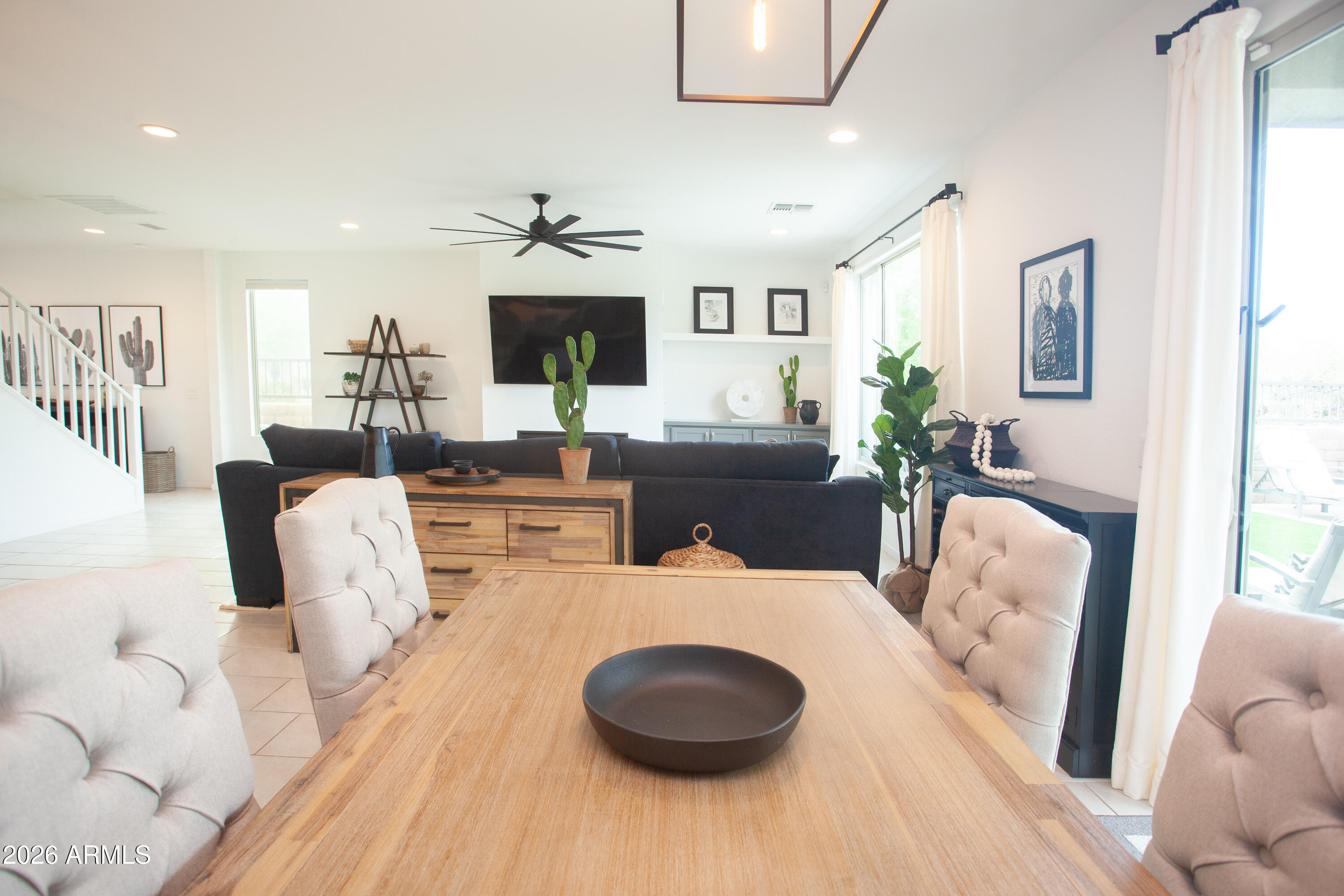 3110 E LOUISE Drive