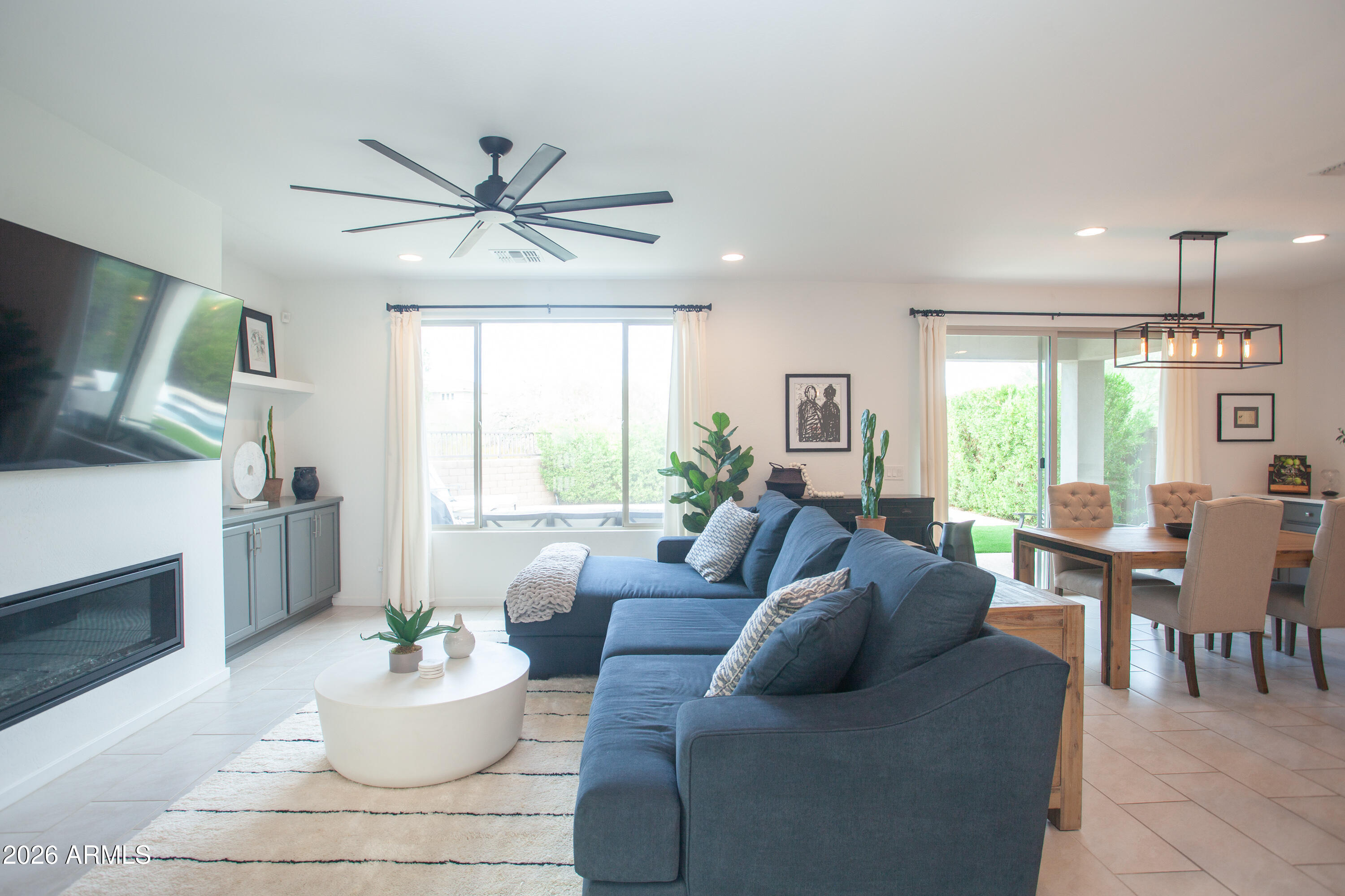 3110 E LOUISE Drive