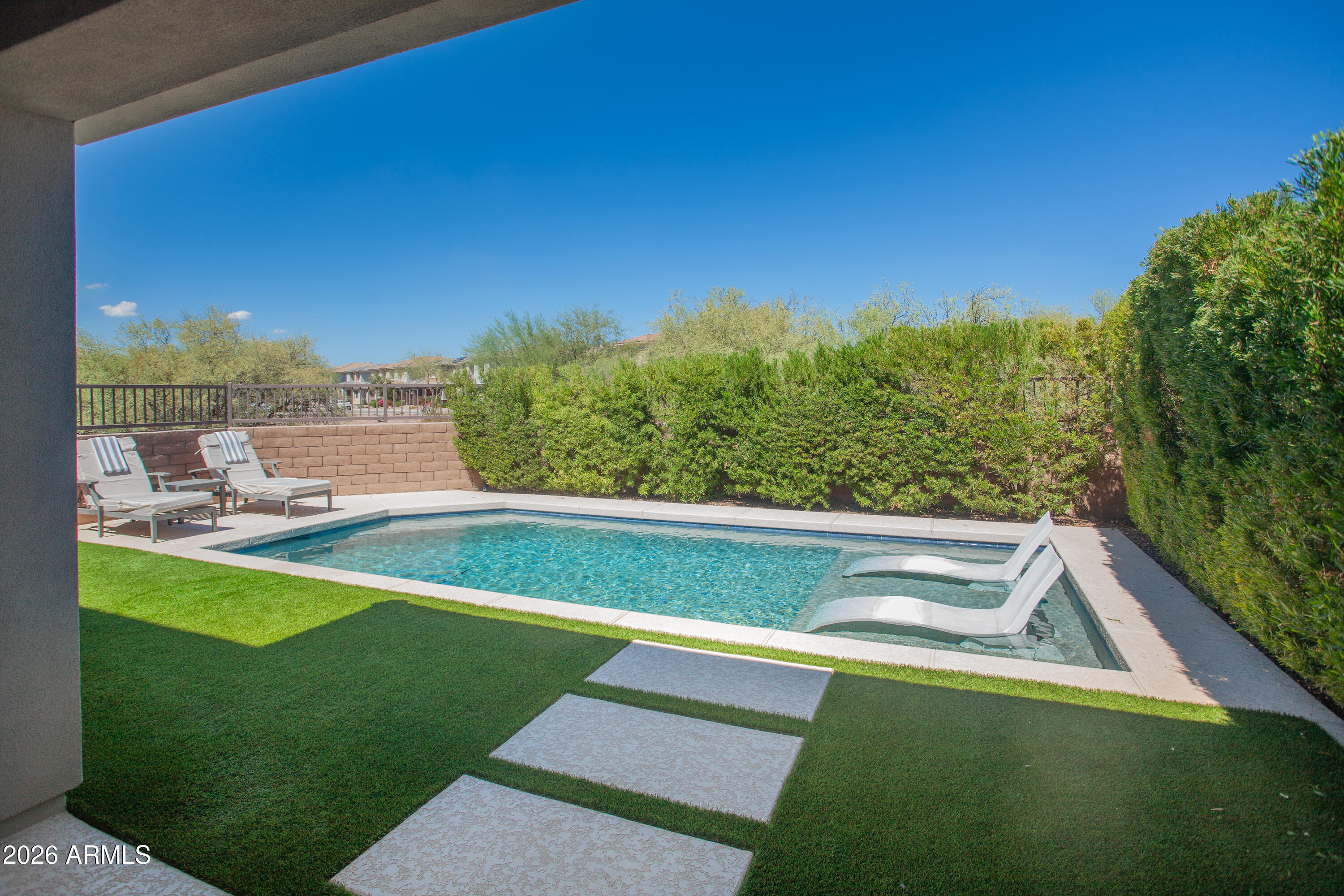 3110 E LOUISE Drive