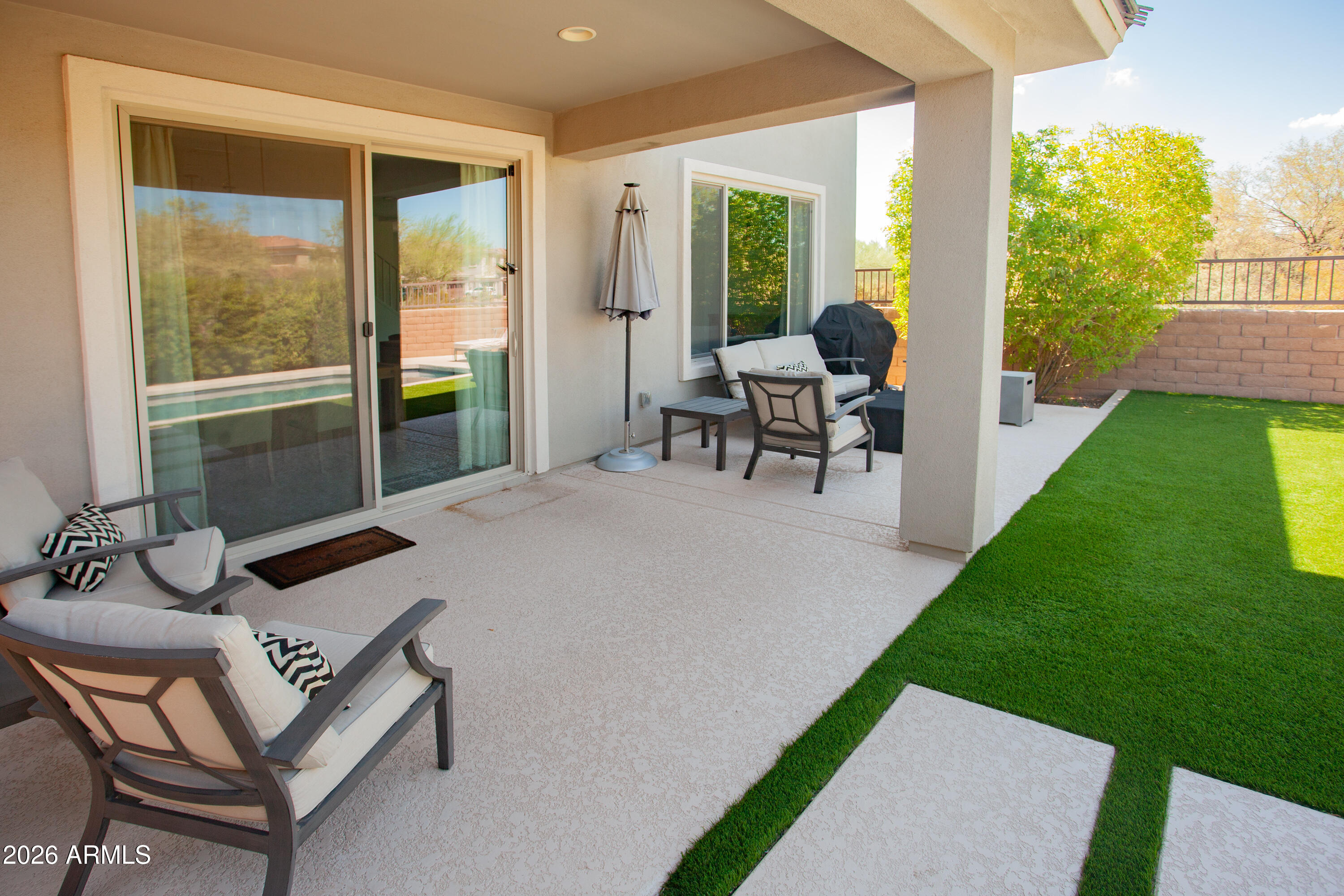 3110 E LOUISE Drive