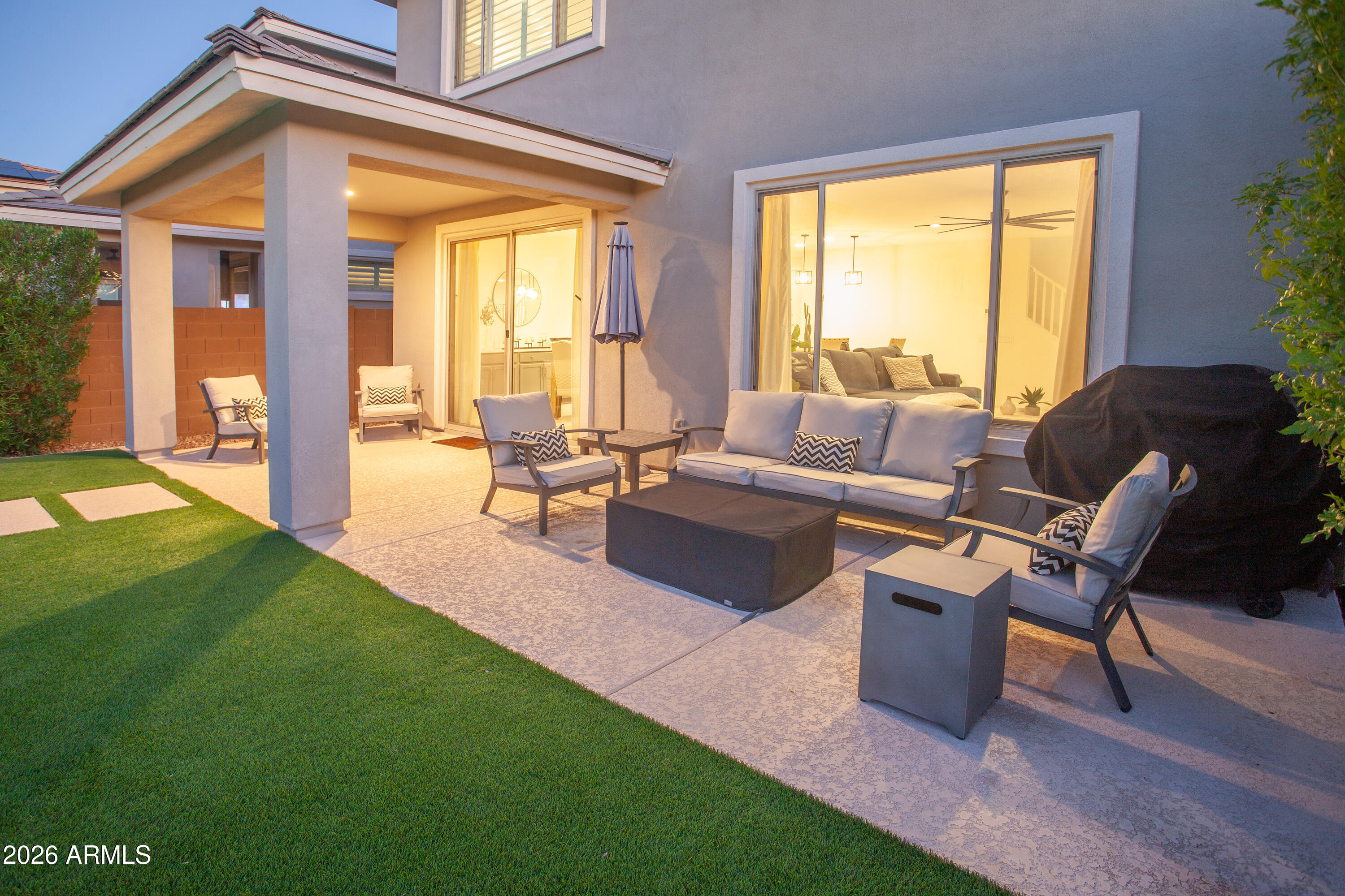 3110 E LOUISE Drive