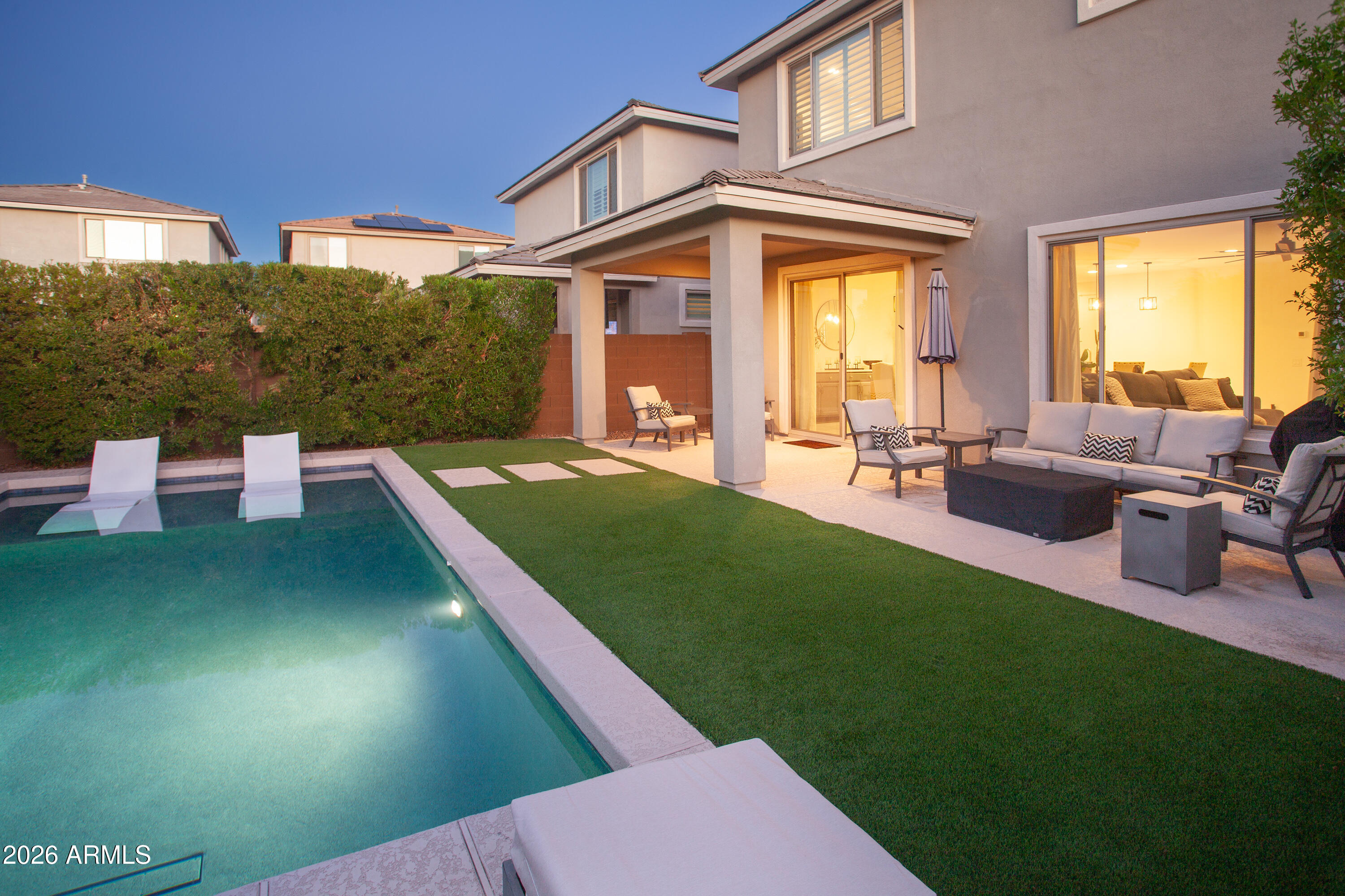 3110 E LOUISE Drive