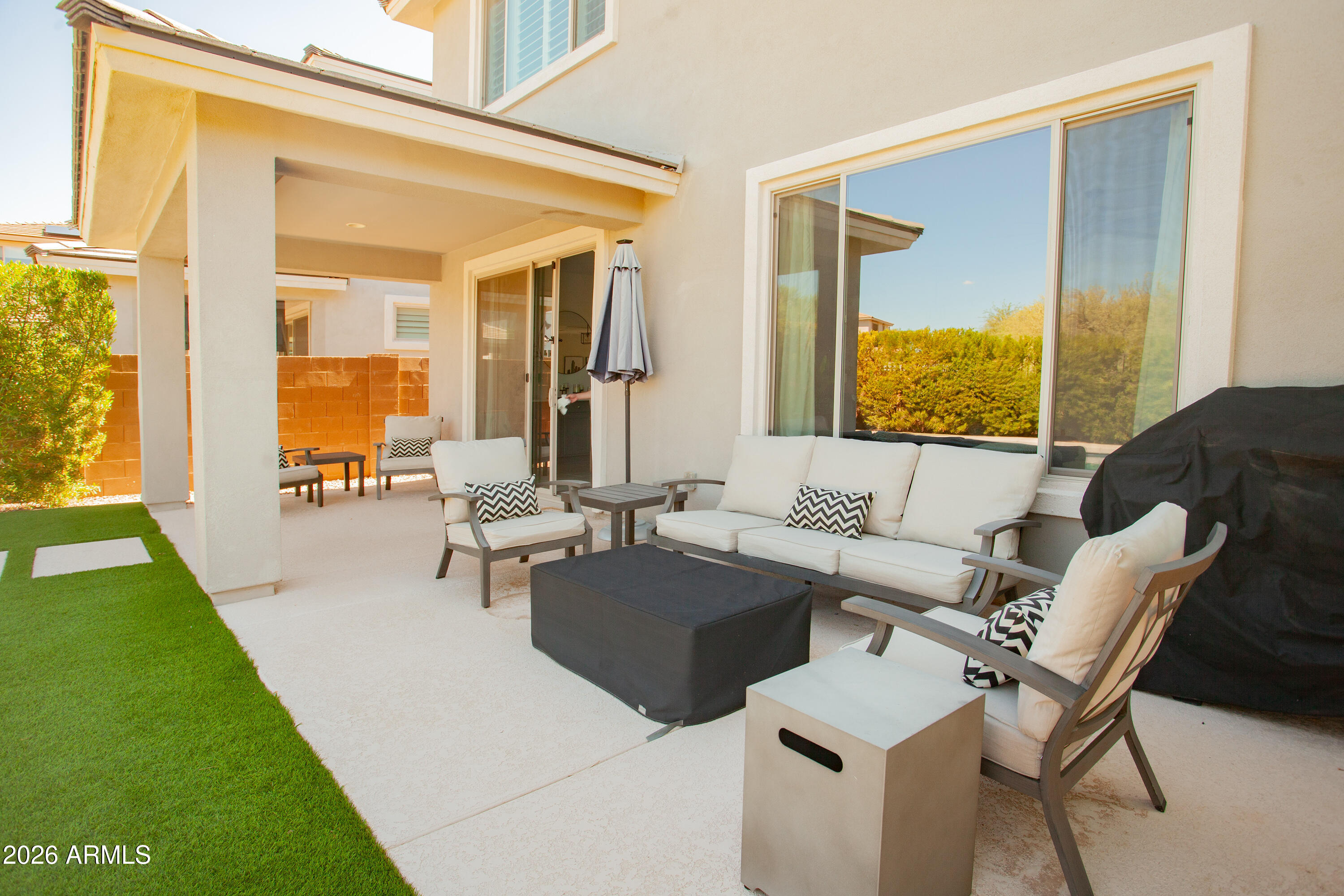 3110 E LOUISE Drive