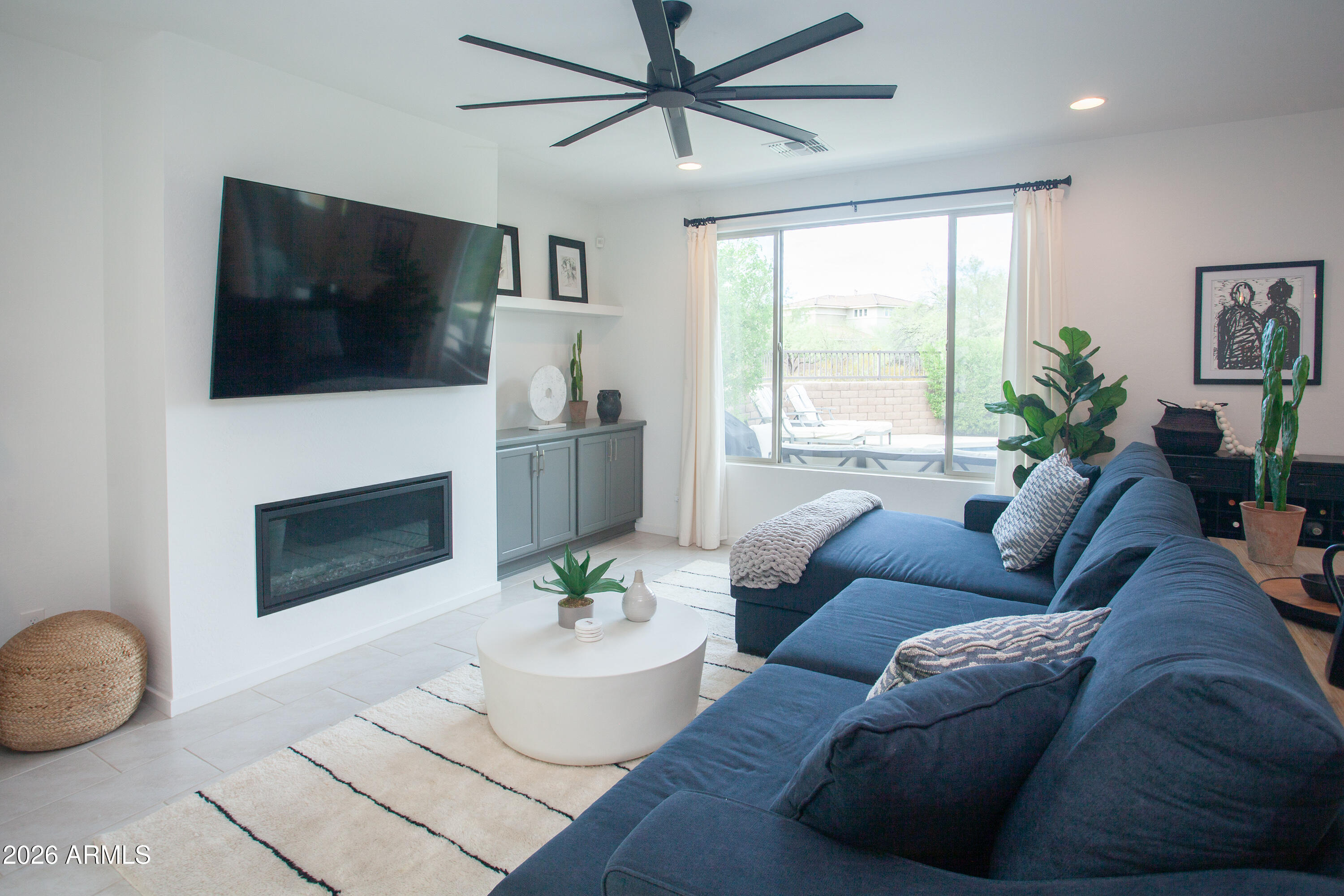 3110 E LOUISE Drive