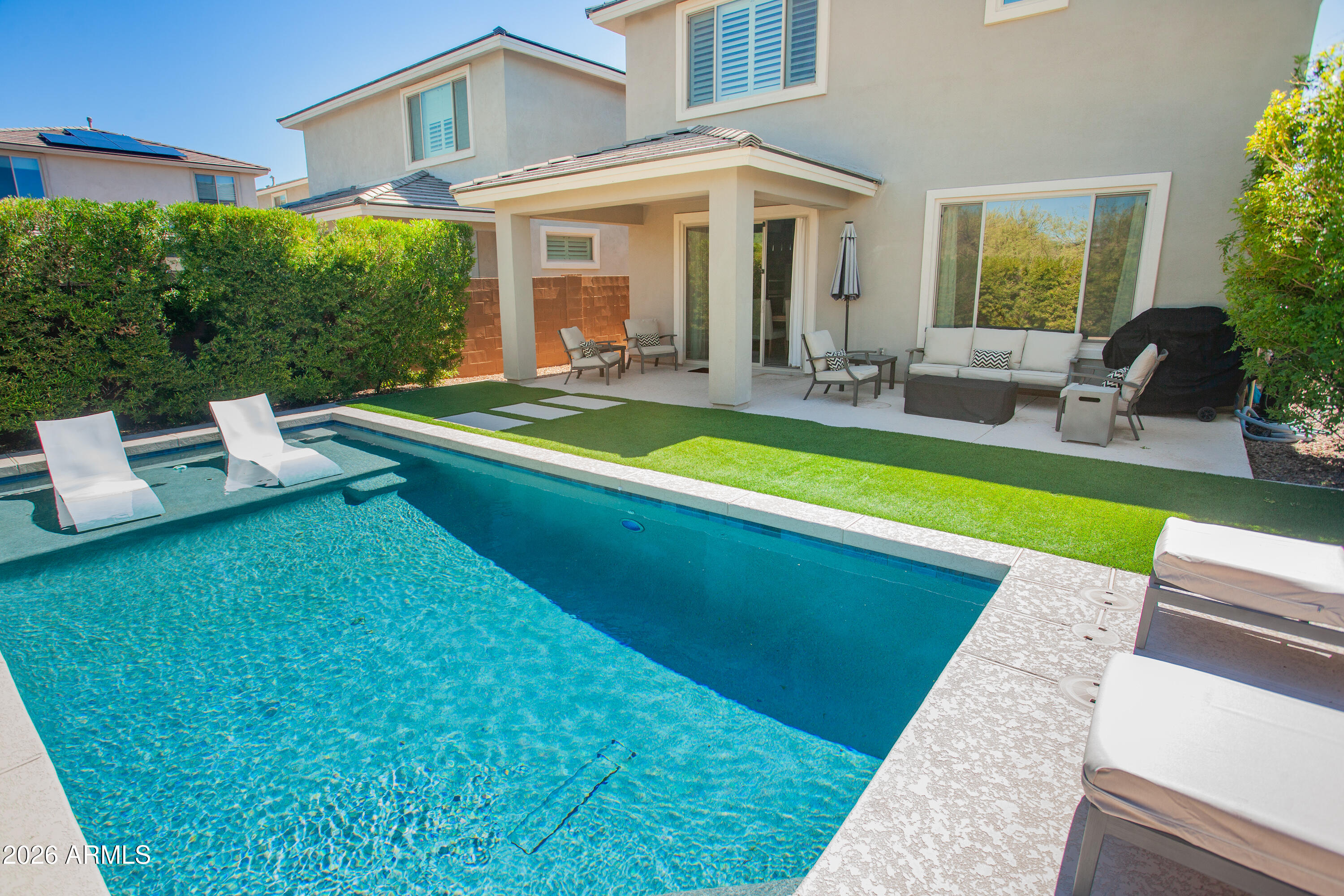 3110 E LOUISE Drive