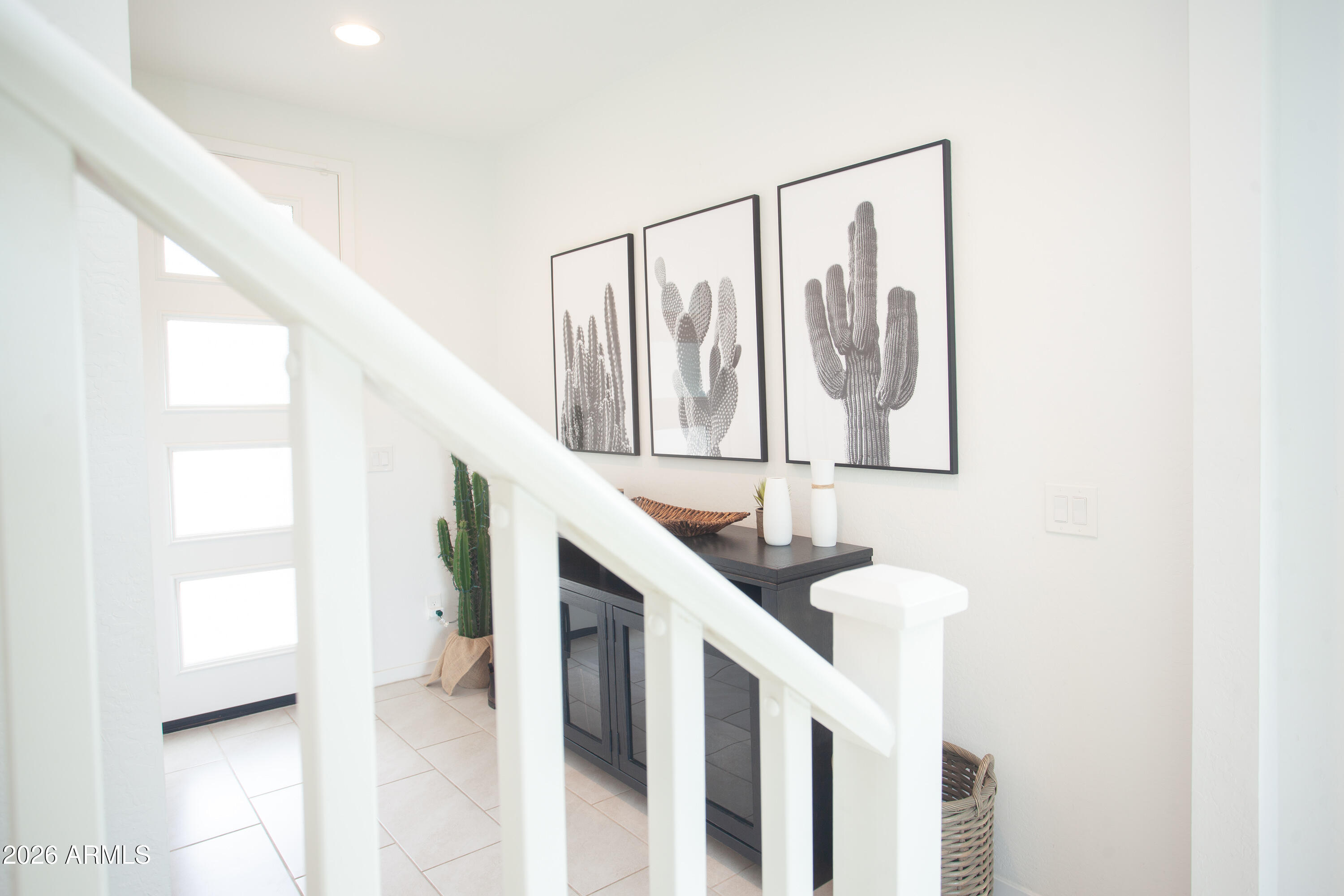 3110 E LOUISE Drive