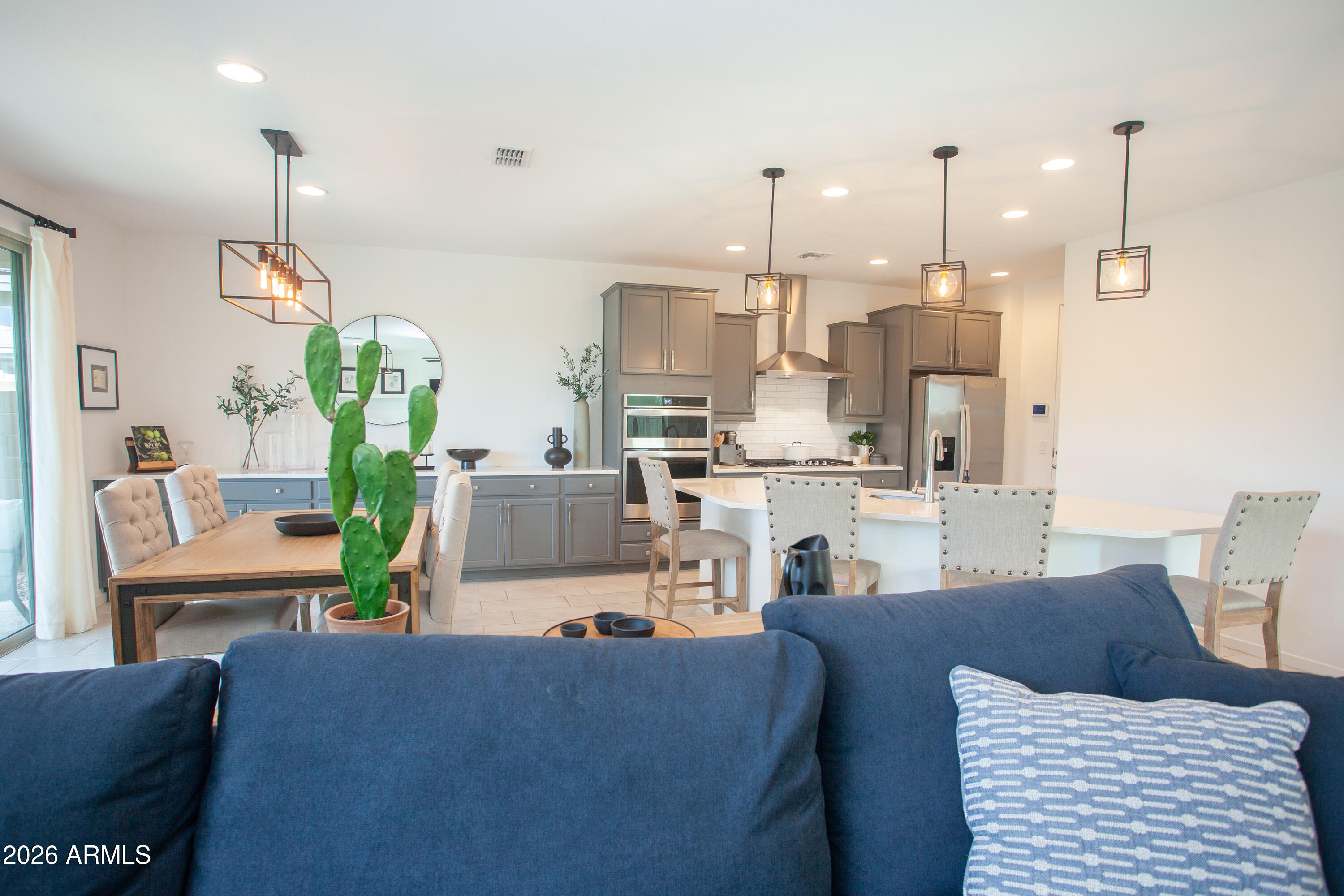 3110 E LOUISE Drive