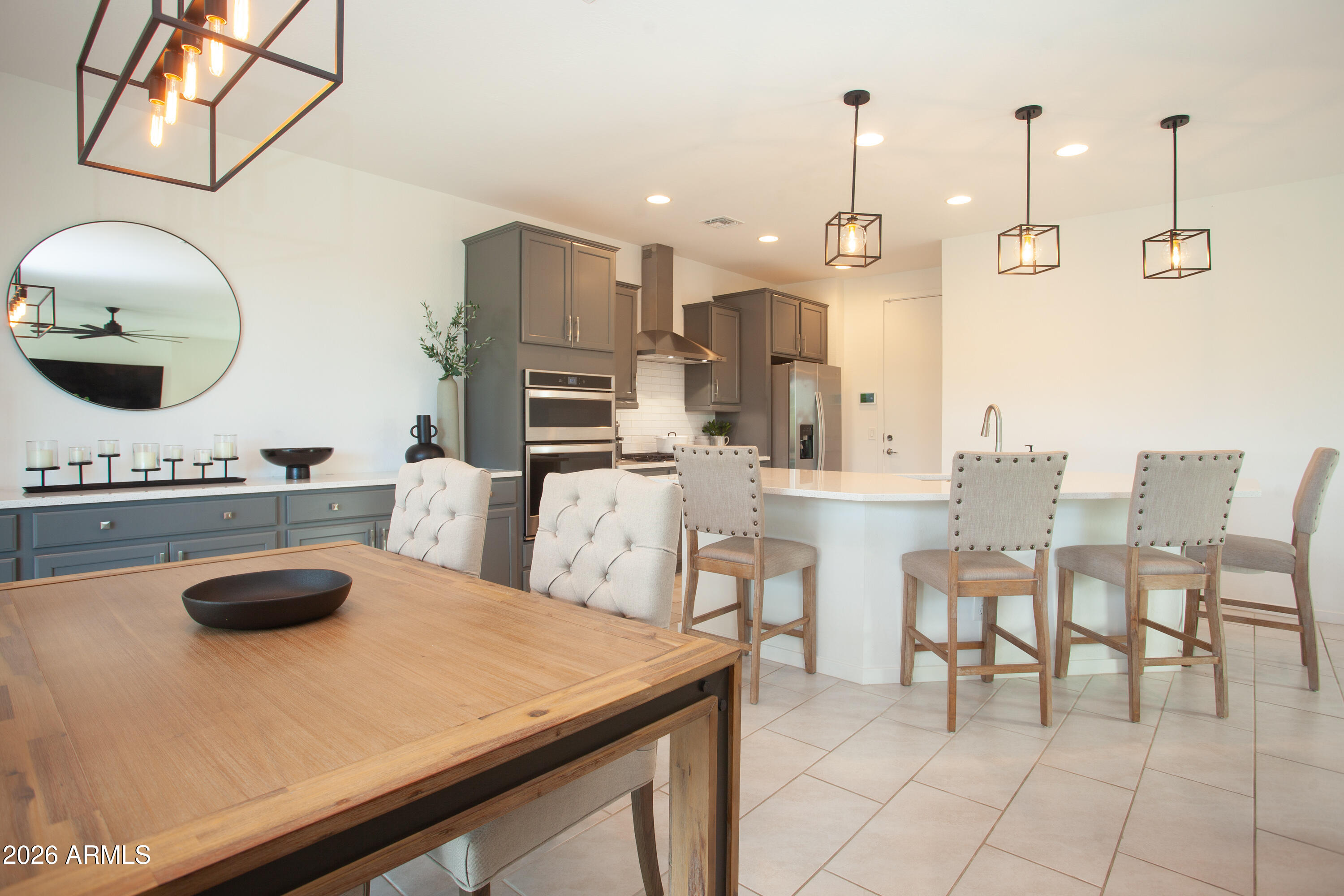 3110 E LOUISE Drive