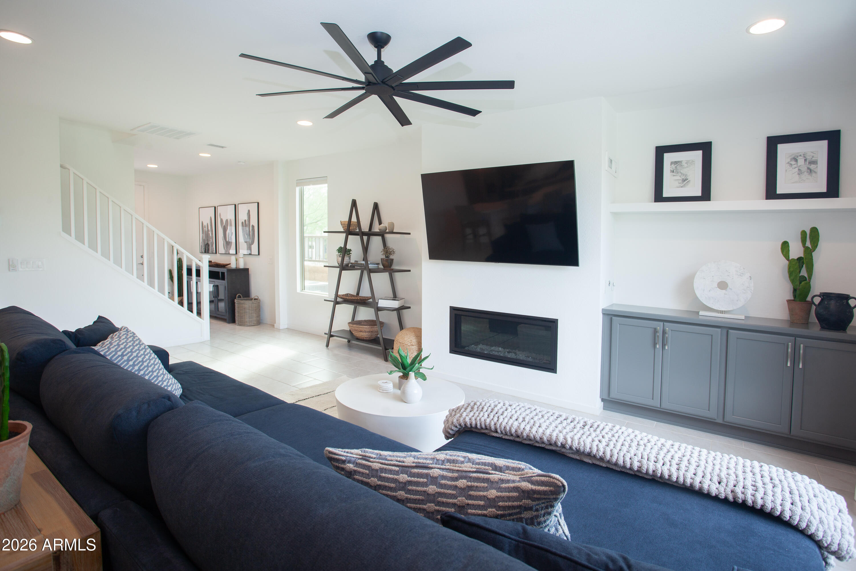 3110 E LOUISE Drive