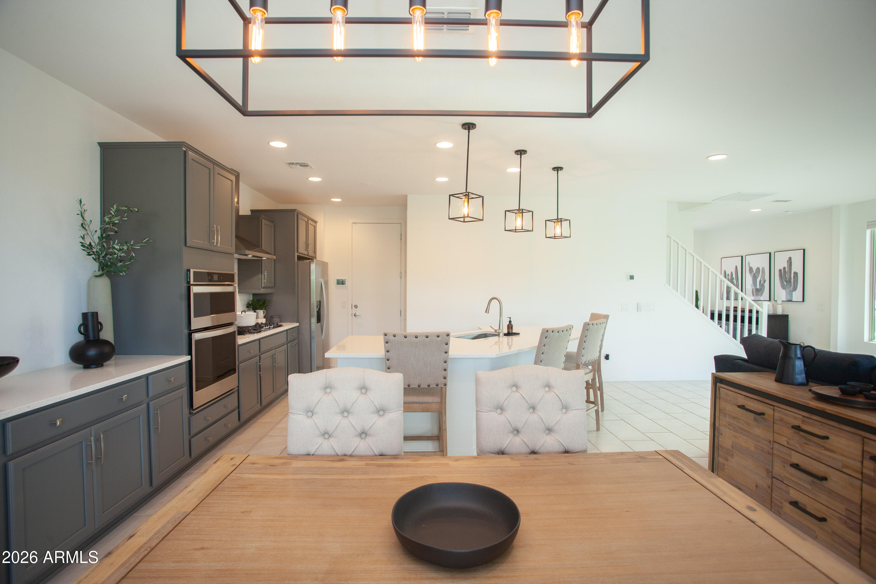 3110 E LOUISE Drive