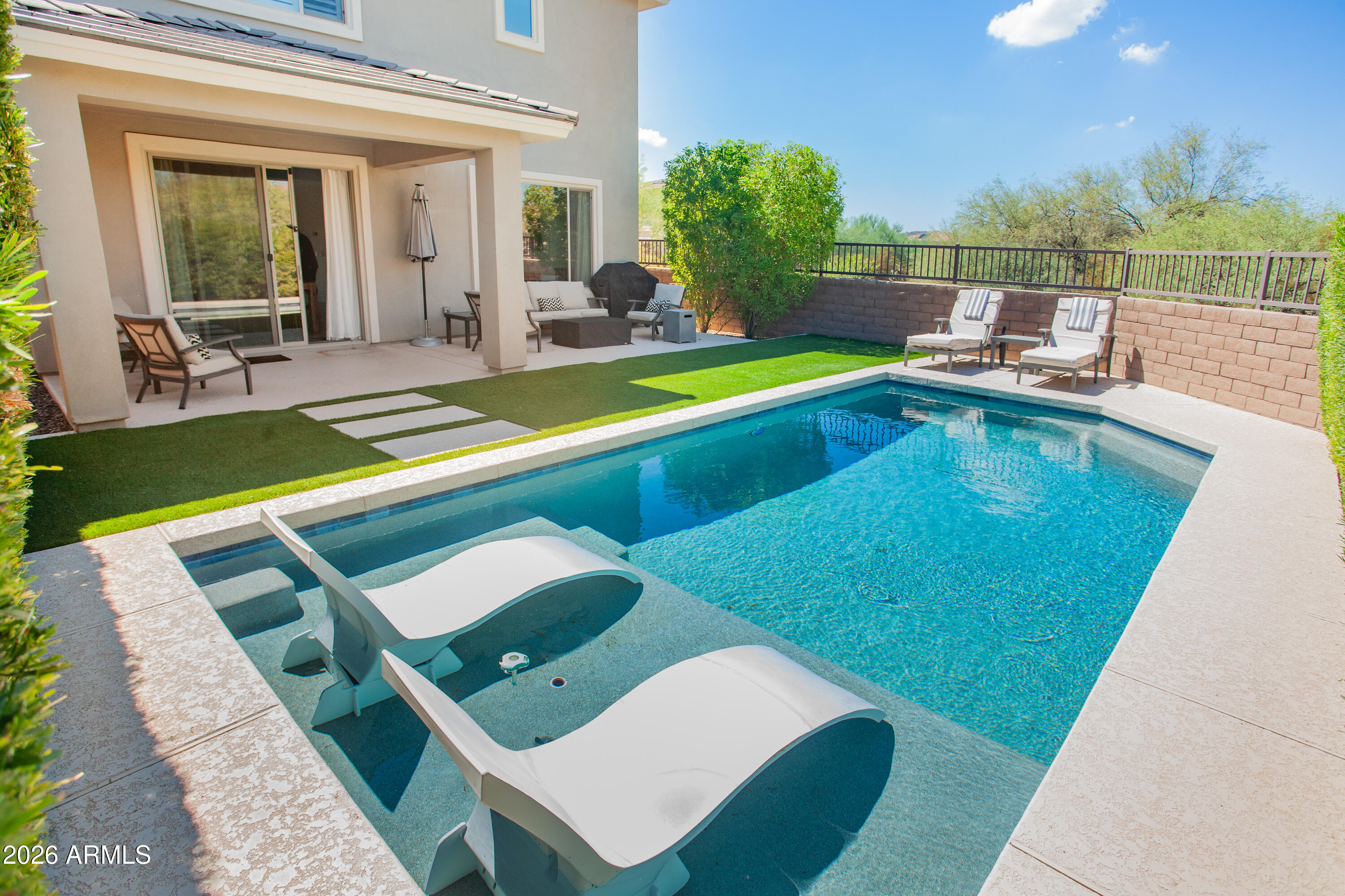 3110 E LOUISE Drive