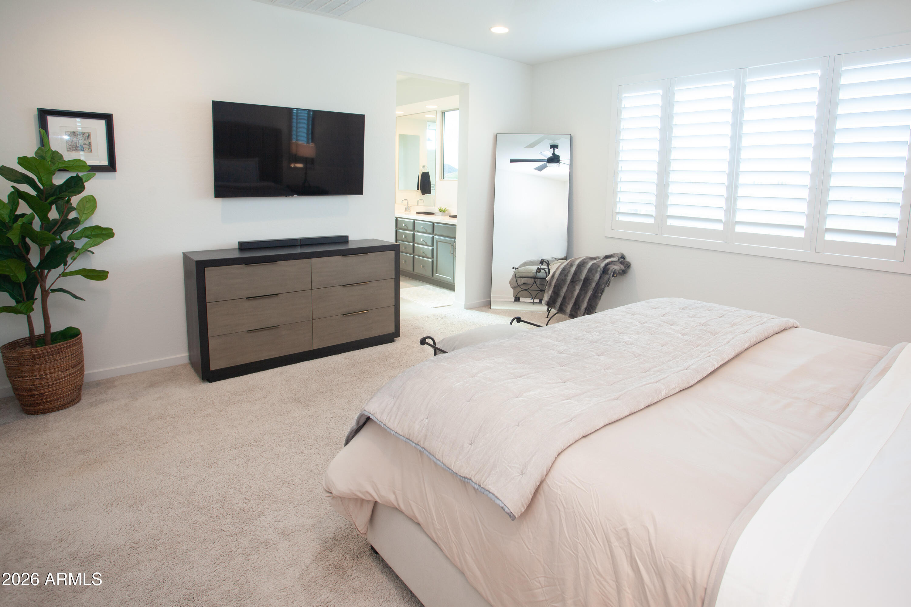 3110 E LOUISE Drive
