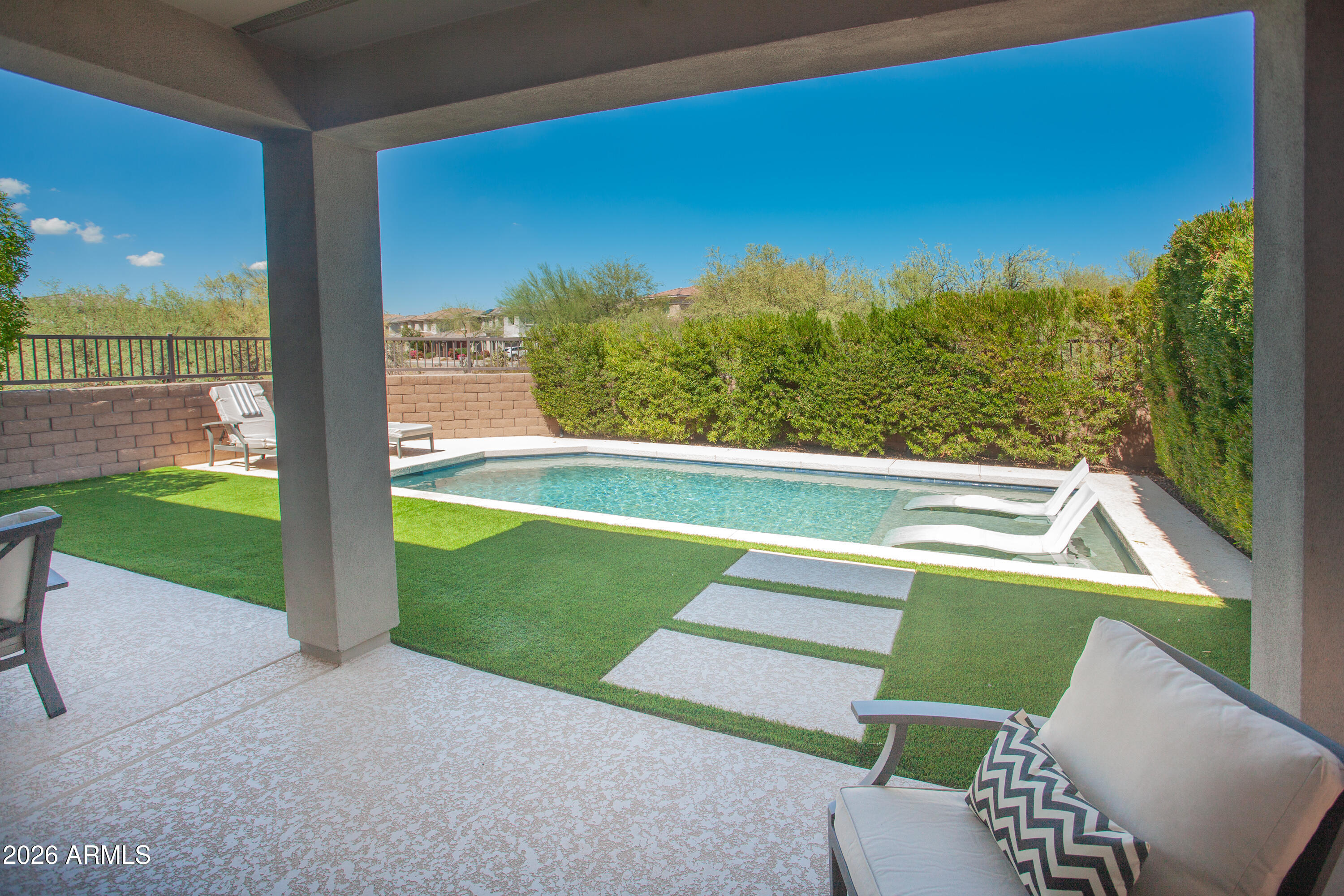 3110 E LOUISE Drive