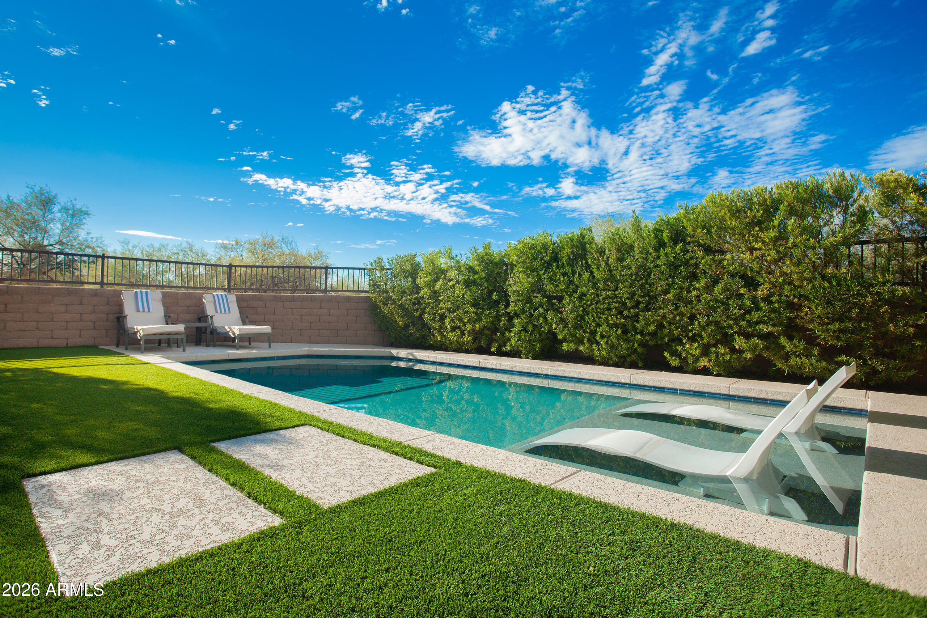3110 E LOUISE Drive