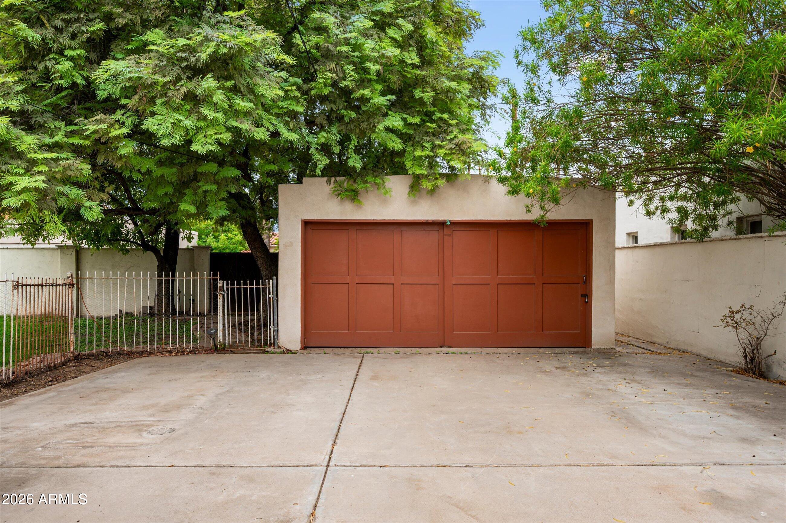 2218 ENCANTO Drive NE