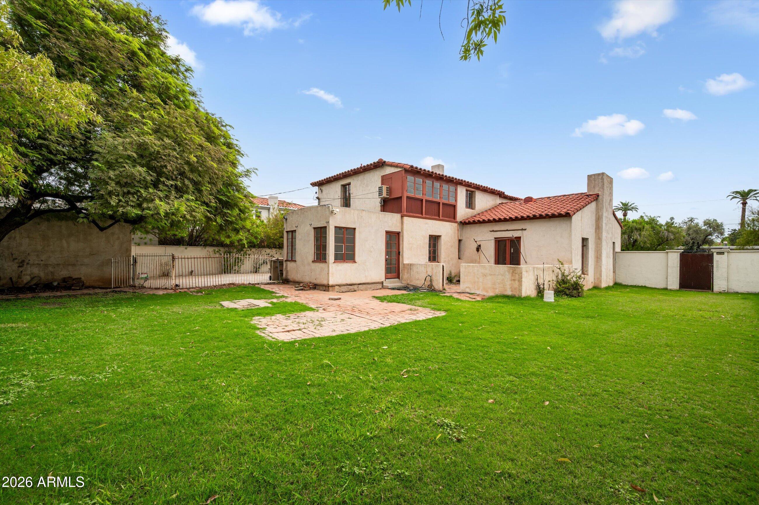 2218 ENCANTO Drive NE