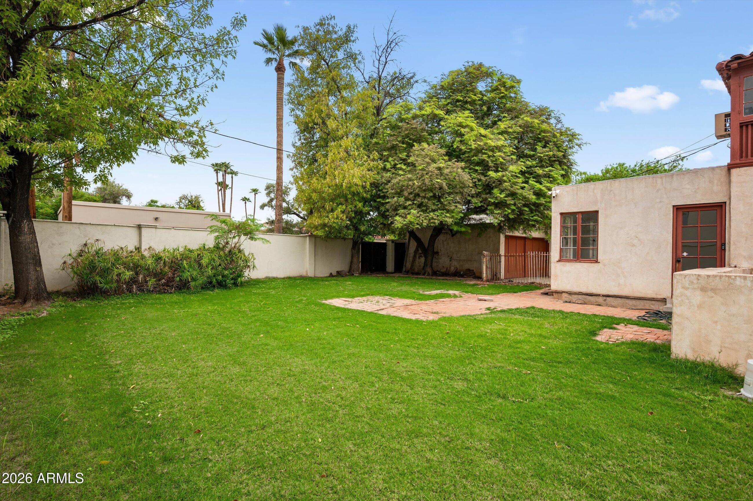 2218 ENCANTO Drive NE