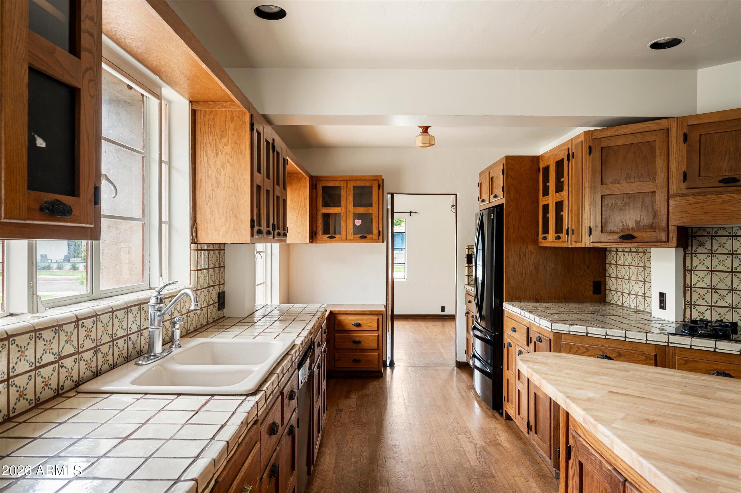 2218 ENCANTO Drive NE
