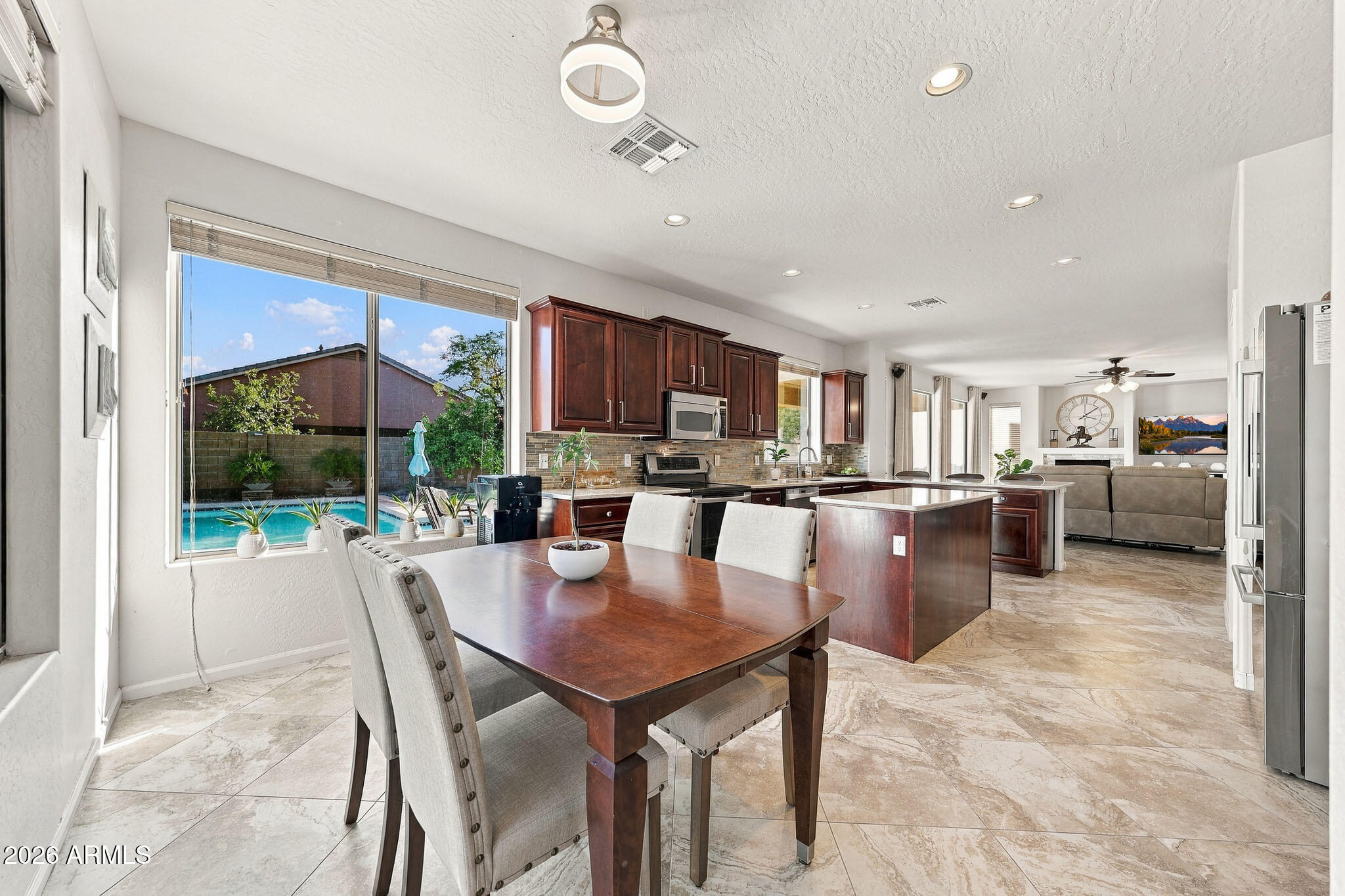 7125 W BRONCO Trail