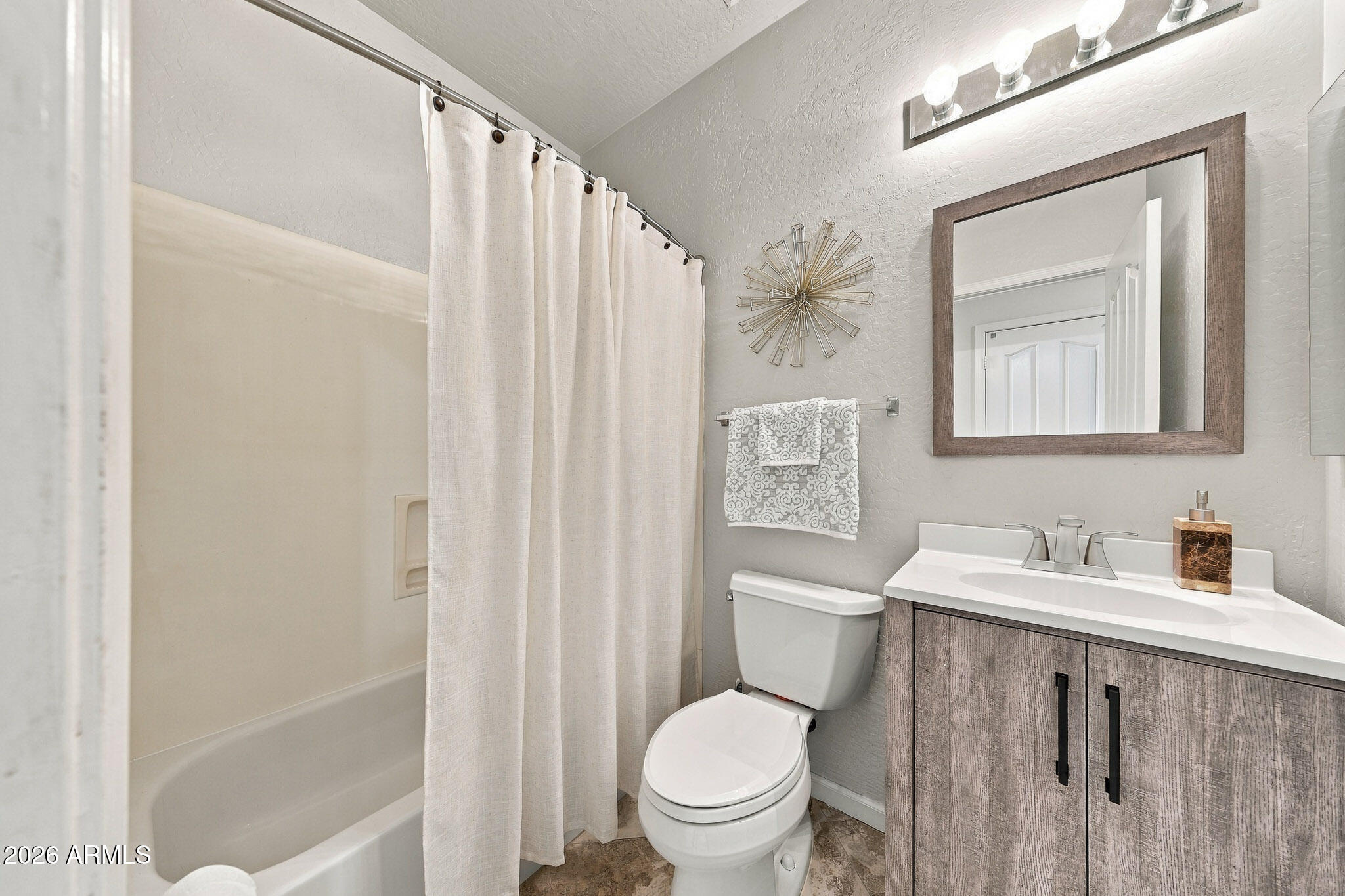 7125 W BRONCO Trail