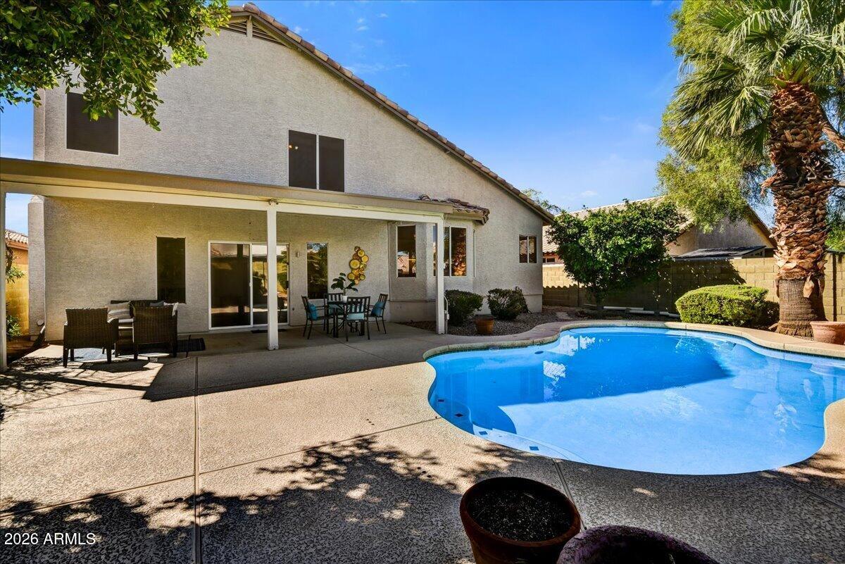 2928 E PONTIAC Drive