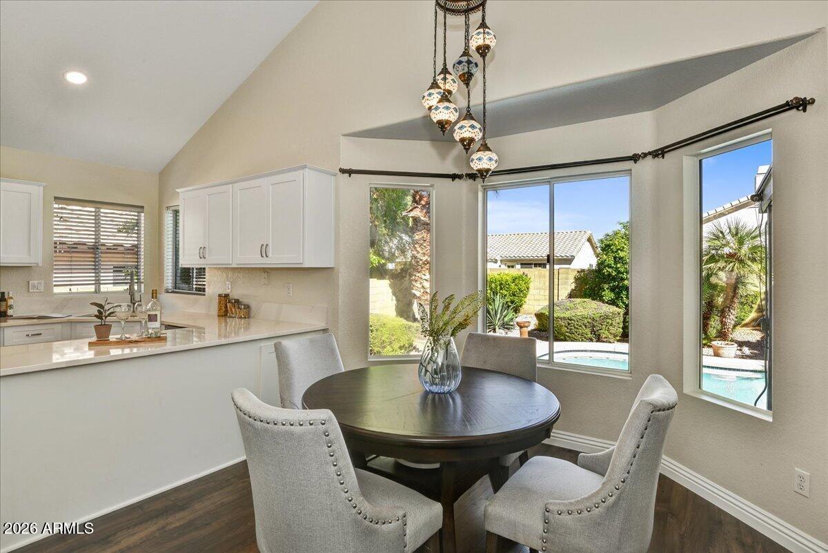 2928 E PONTIAC Drive