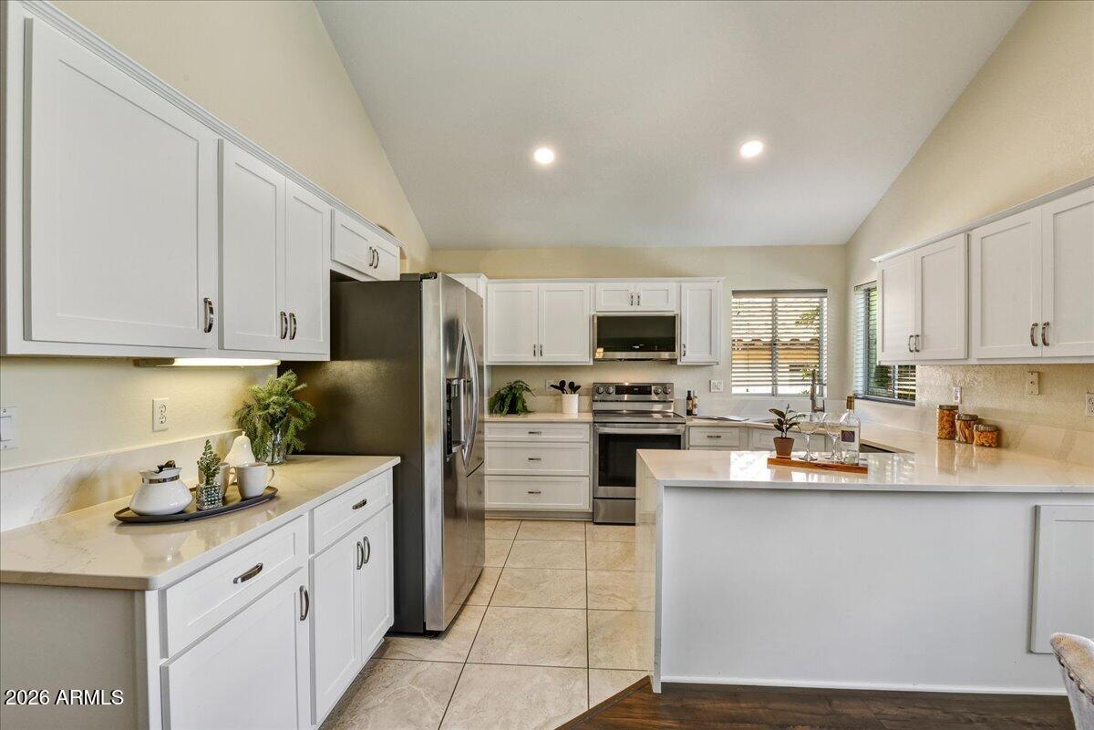 2928 E PONTIAC Drive