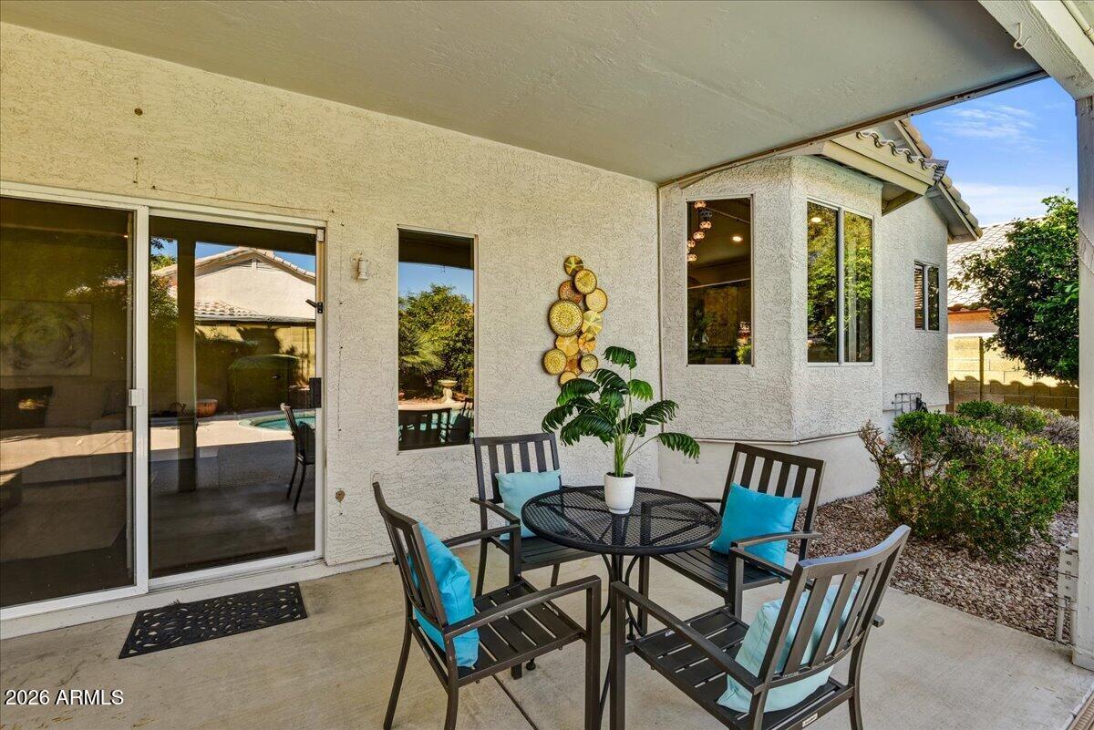 2928 E PONTIAC Drive