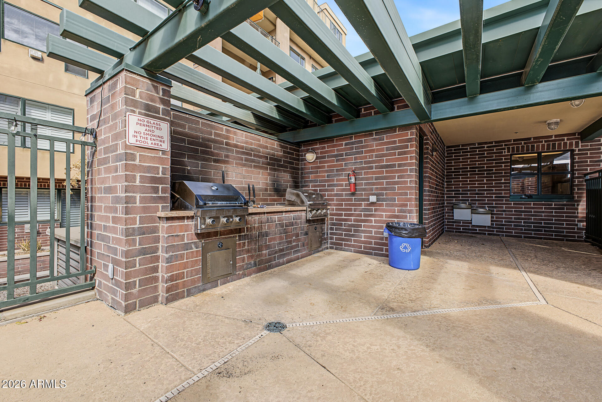 2302 N CENTRAL Avenue 404