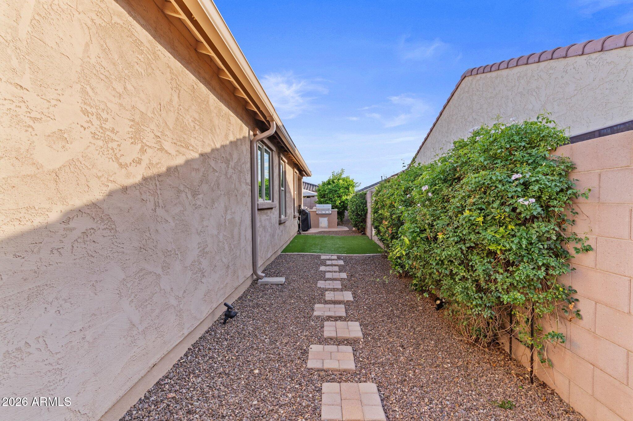 609 E PASARO Drive