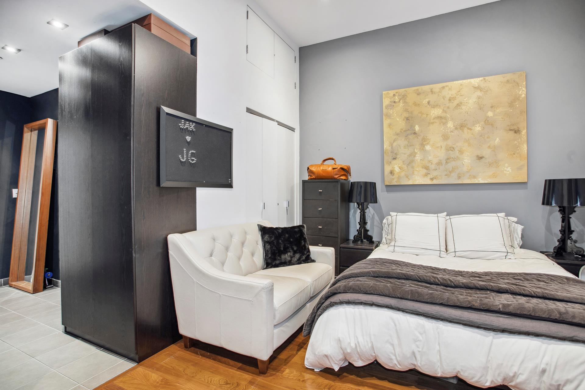 1 Wall Street Court 207