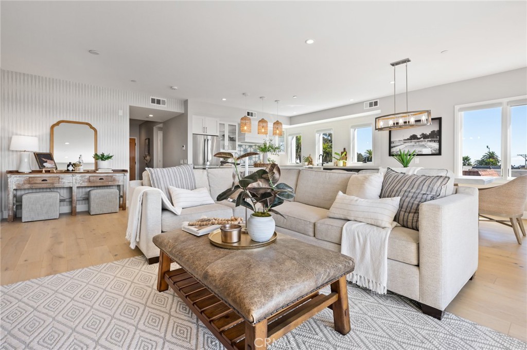 1010 S El Camino Real 208