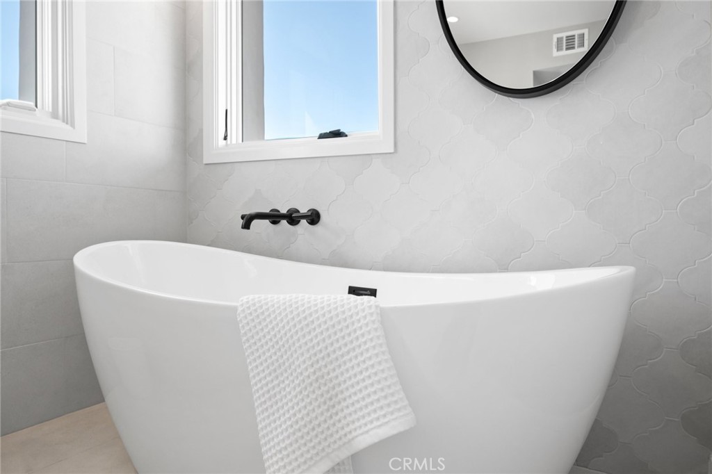 1010 S El Camino Real 208