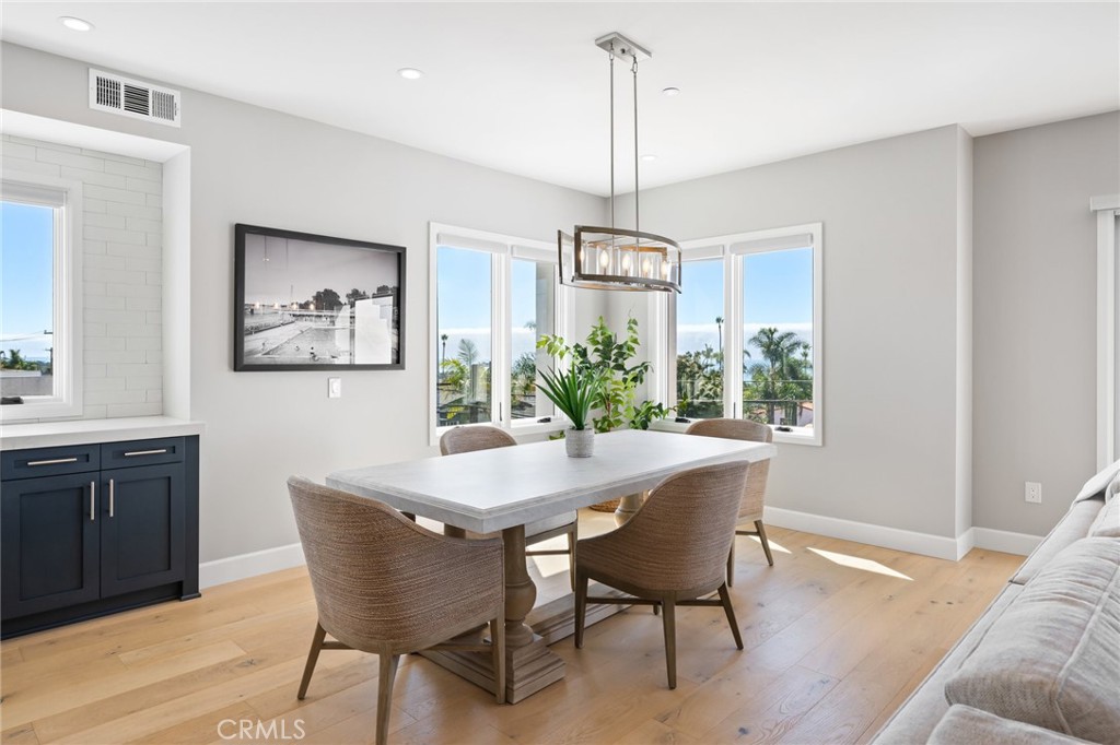 1010 S El Camino Real 208