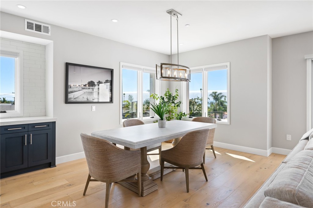 1010 S El Camino Real 208