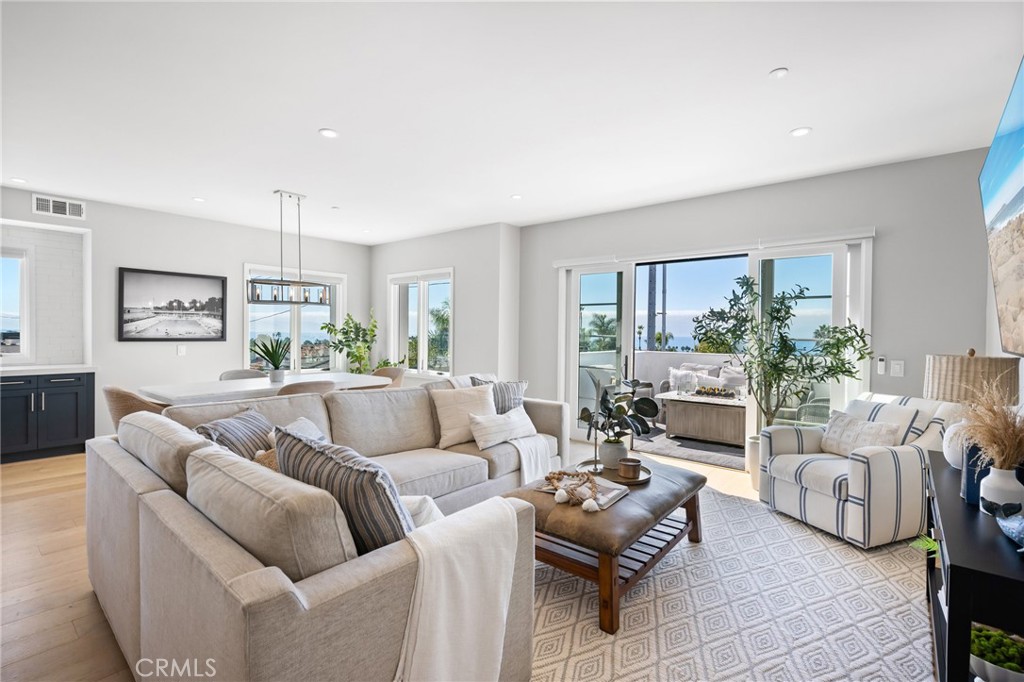 1010 S El Camino Real 208