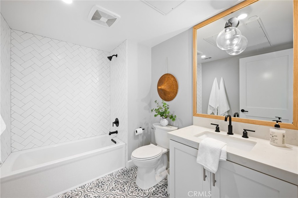 1010 S El Camino Real 208