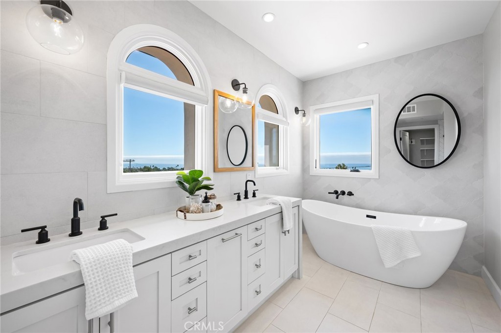 1010 S El Camino Real 208