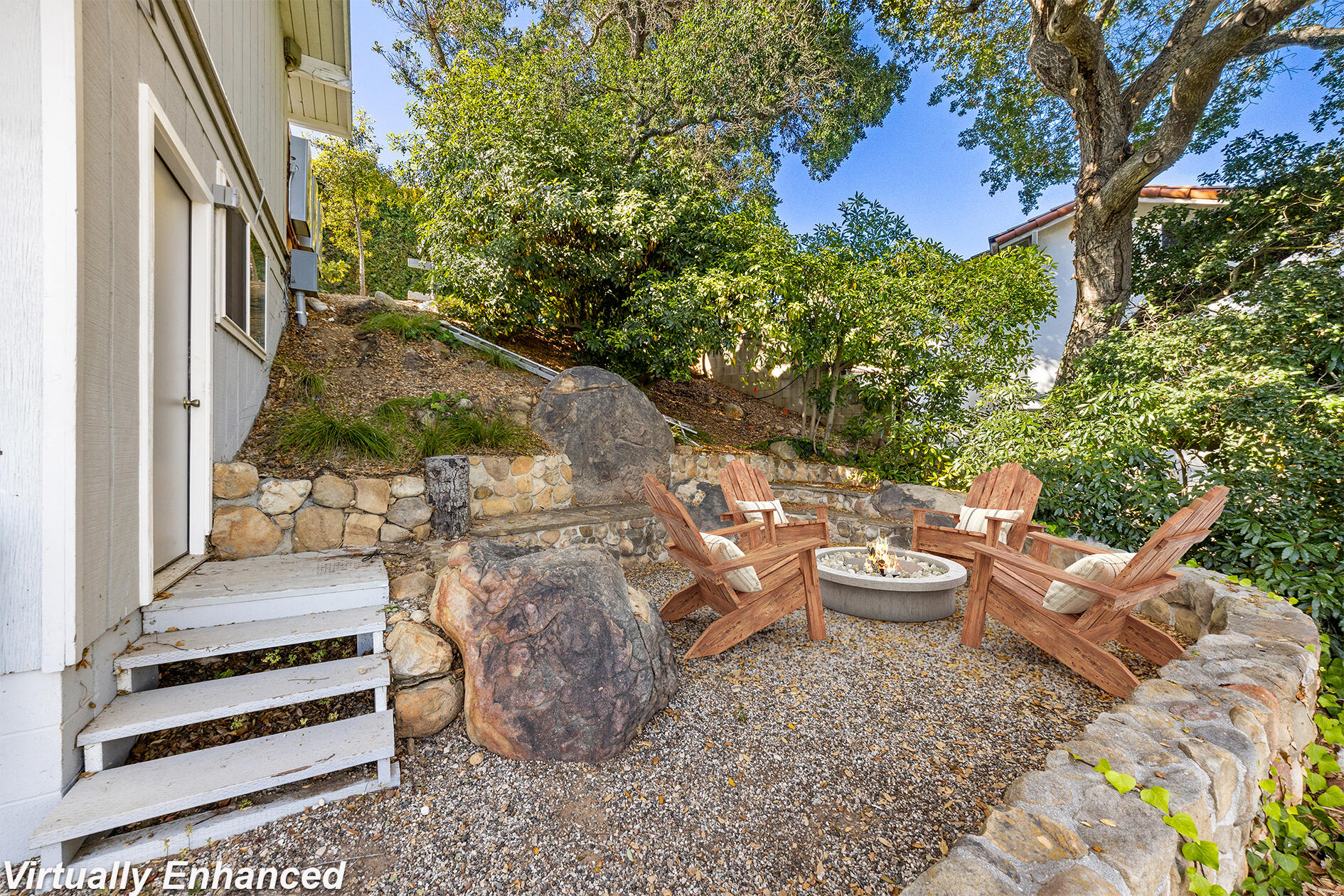 1055 Roble Lane