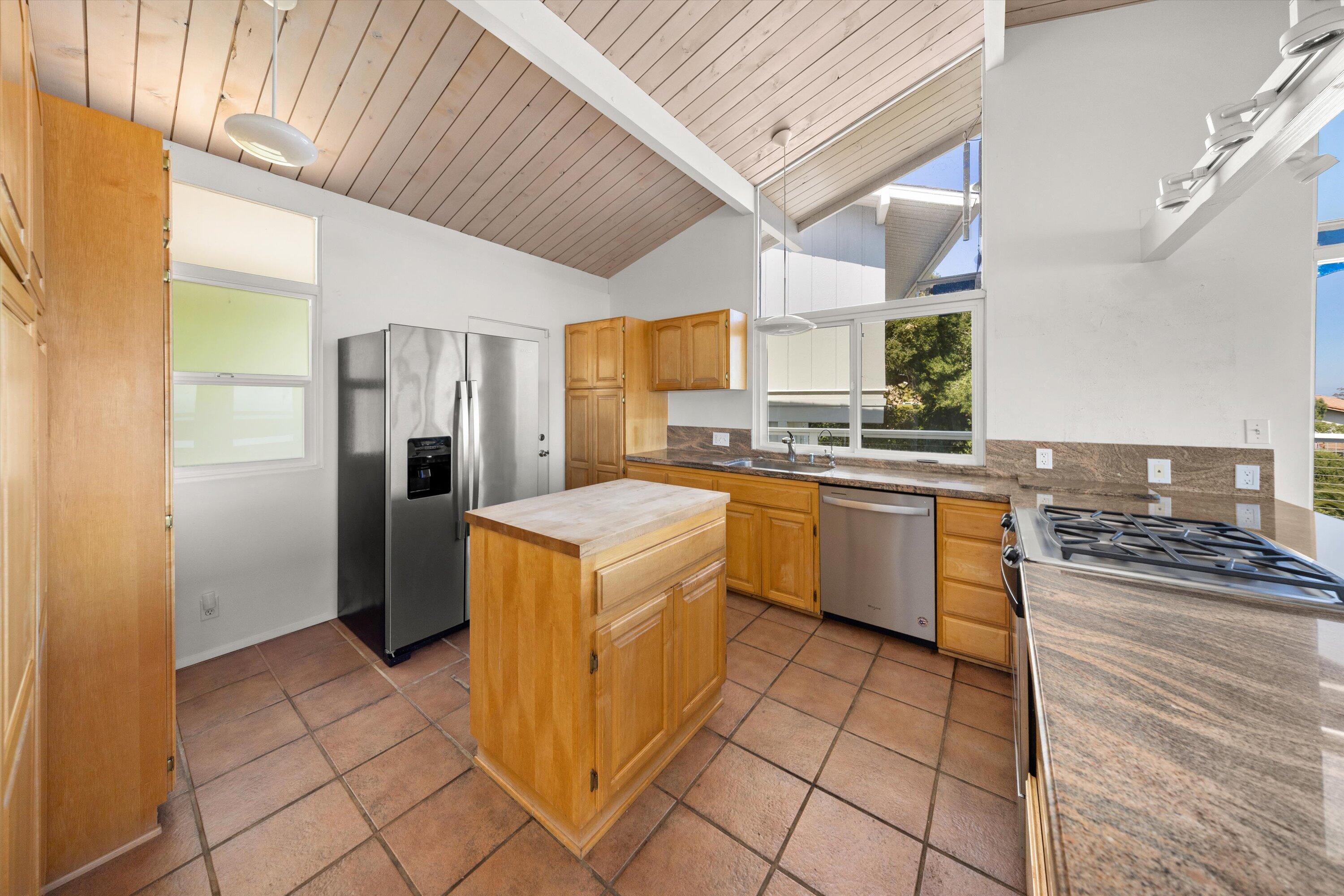1055 Roble Lane