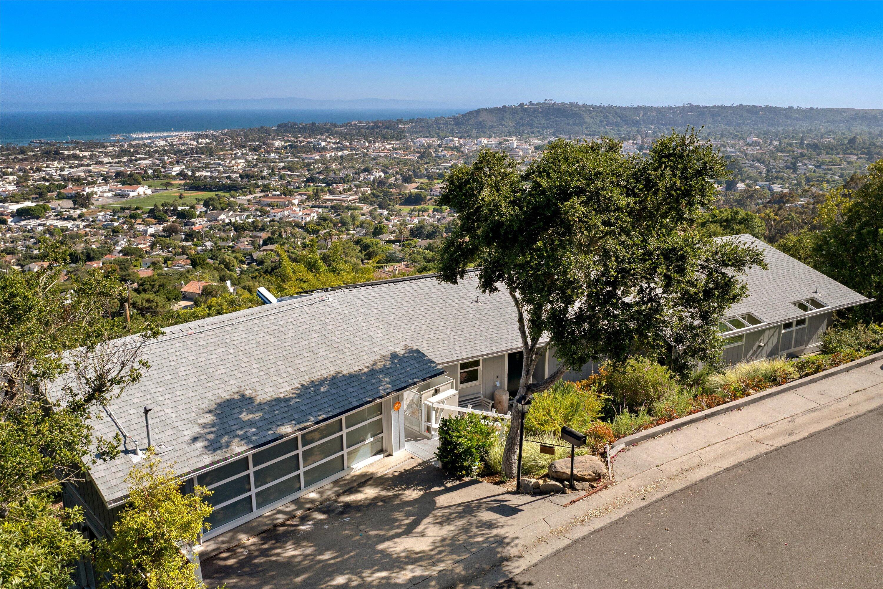 1055 Roble Lane