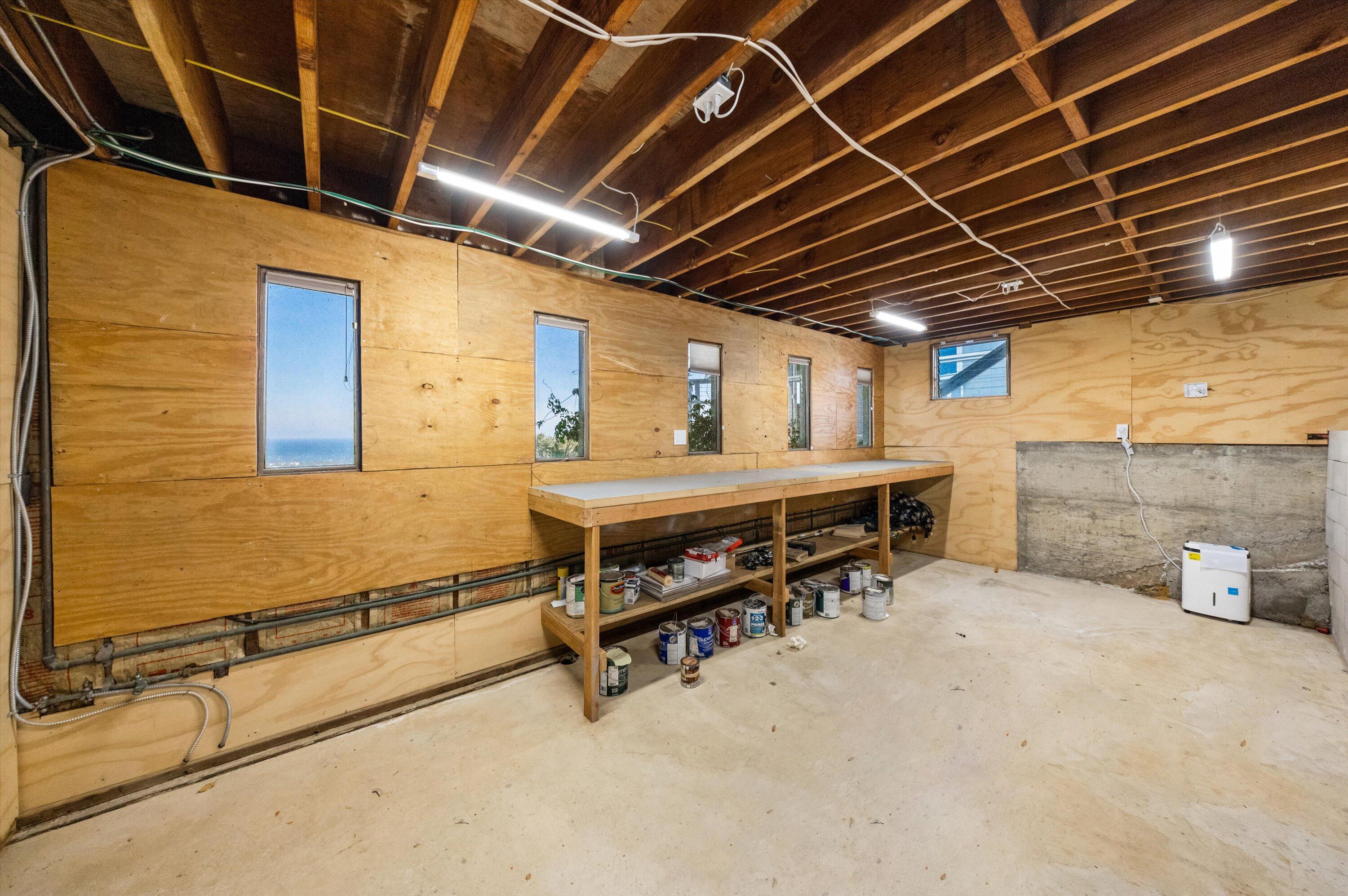 1055 Roble Lane
