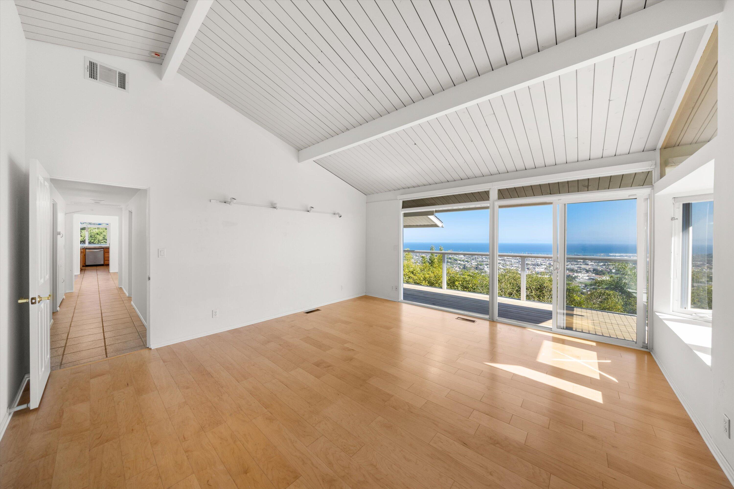 1055 Roble Lane