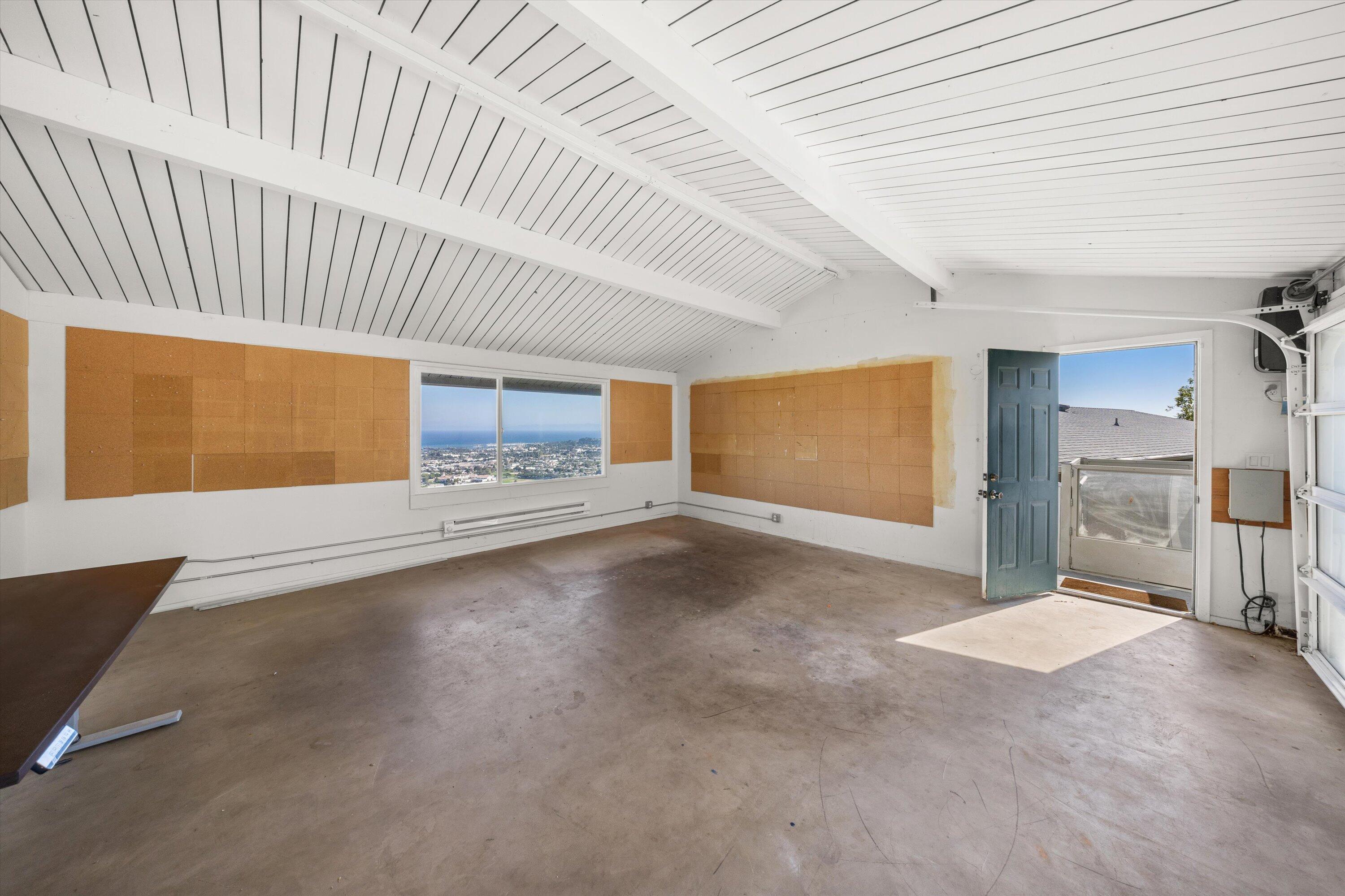 1055 Roble Lane