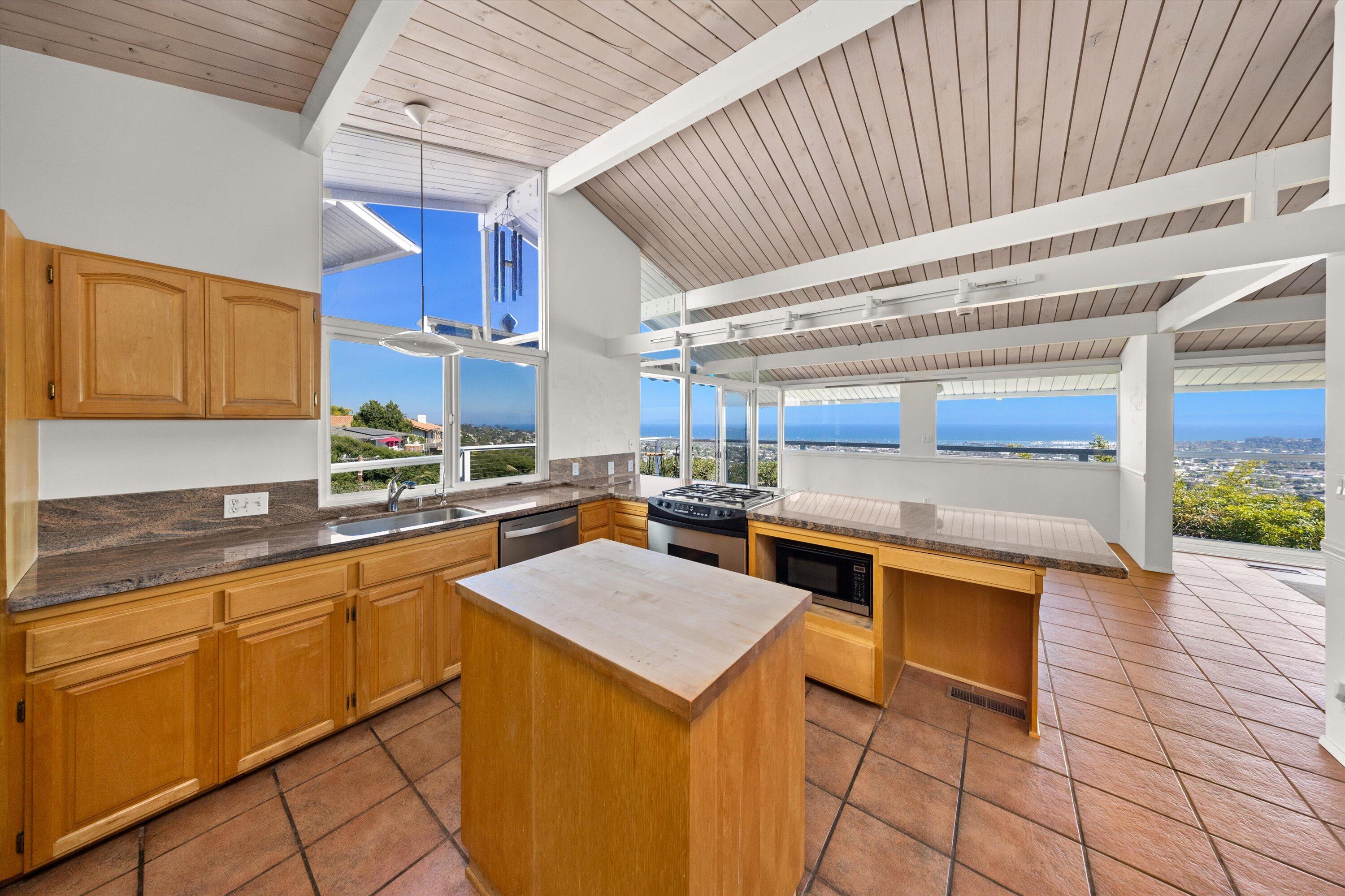 1055 Roble Lane
