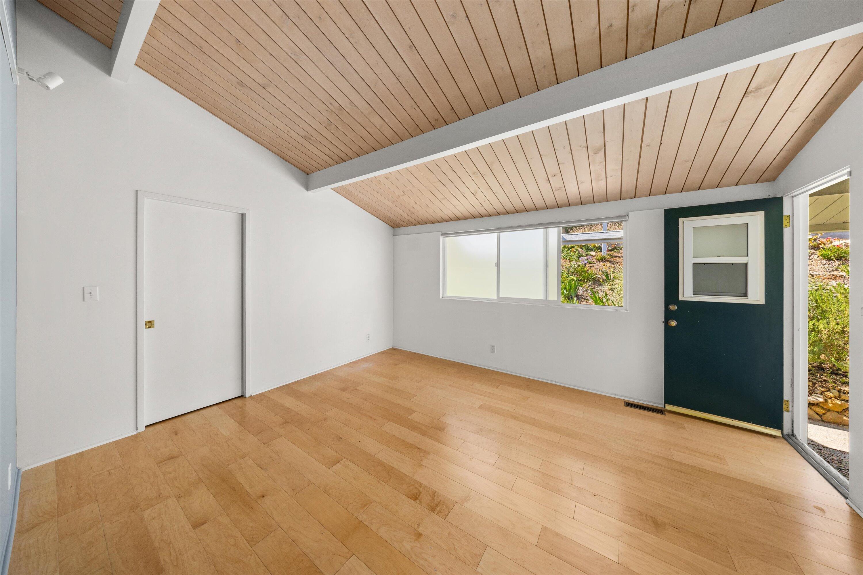1055 Roble Lane