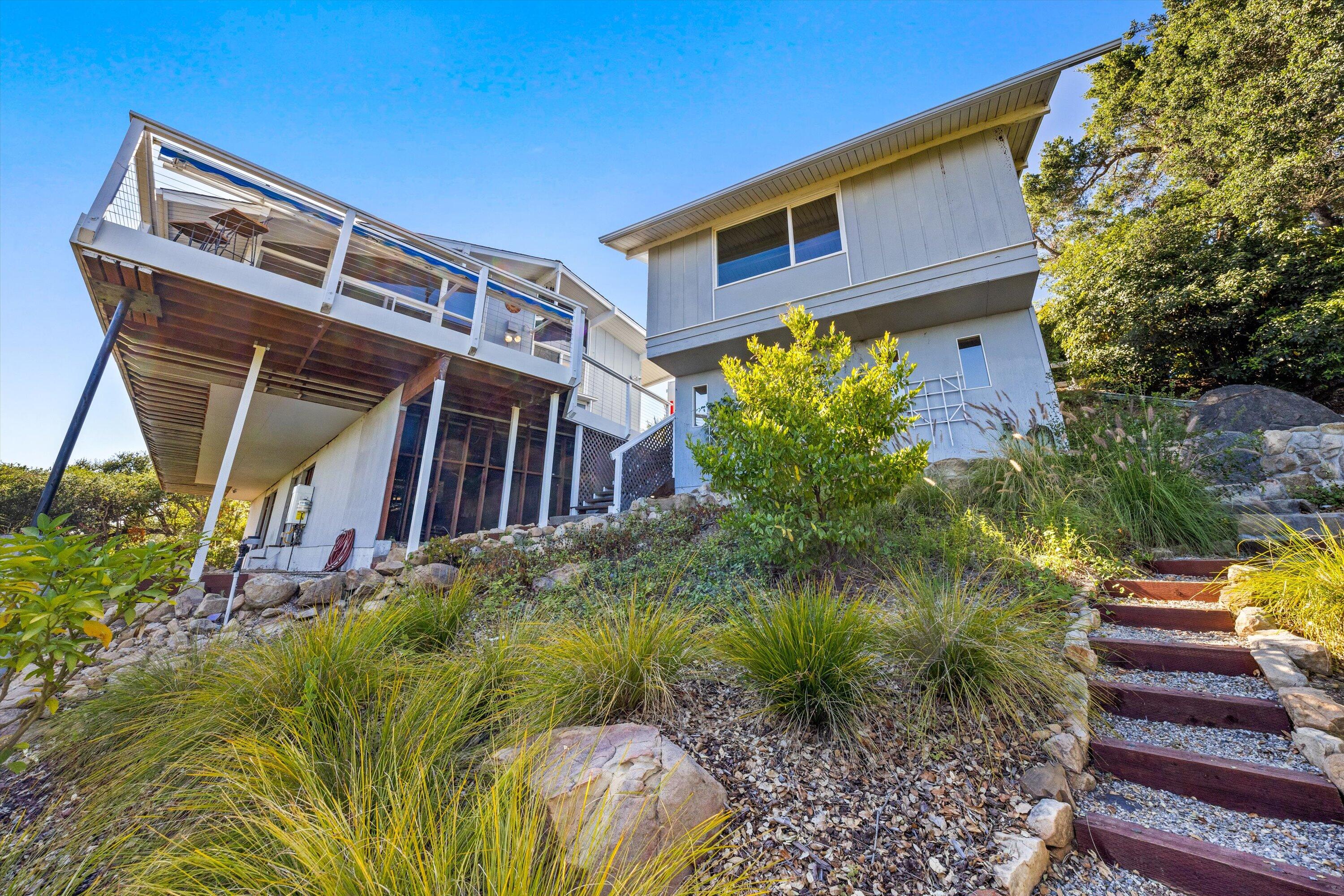 1055 Roble Lane