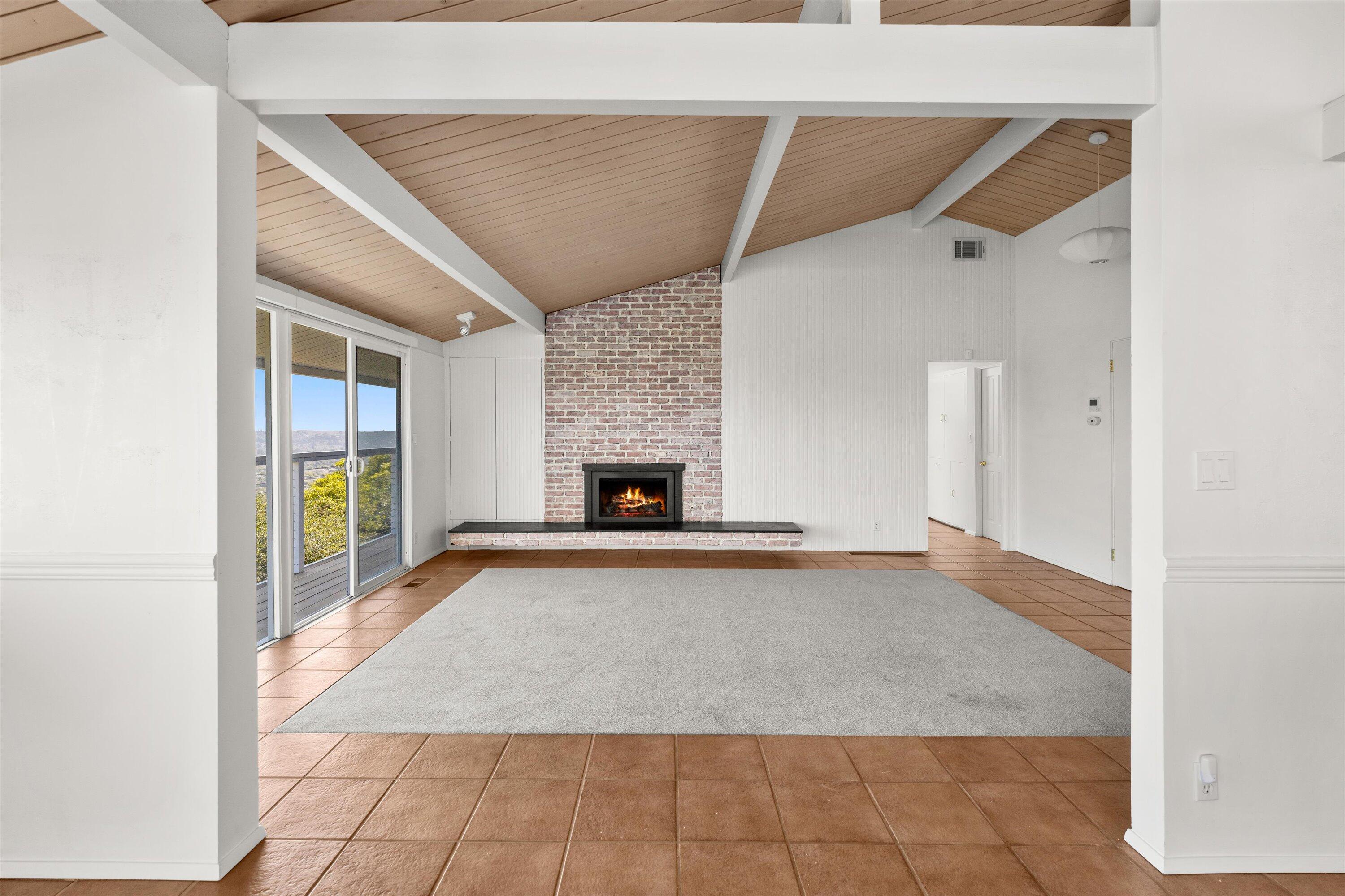 1055 Roble Lane