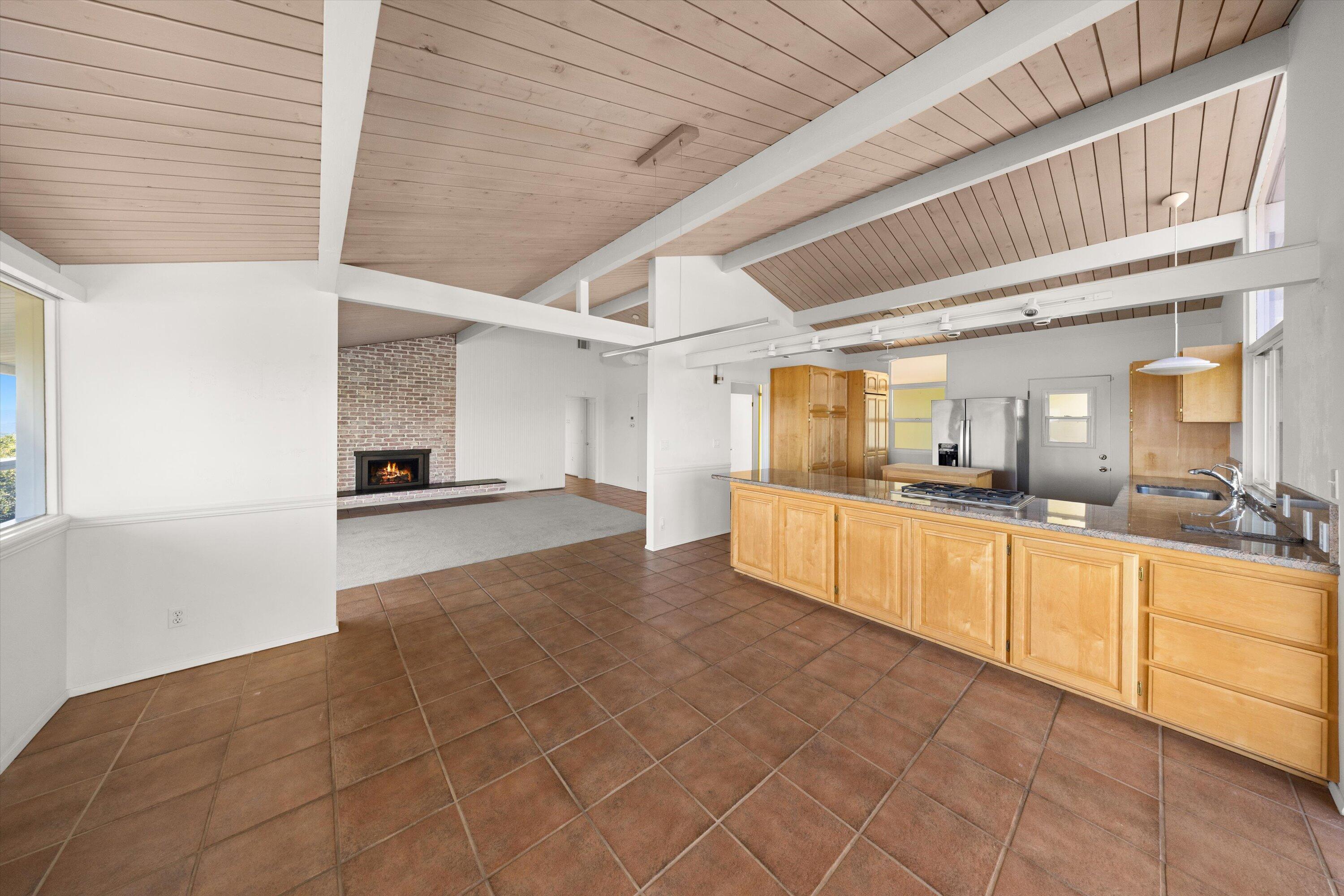 1055 Roble Lane
